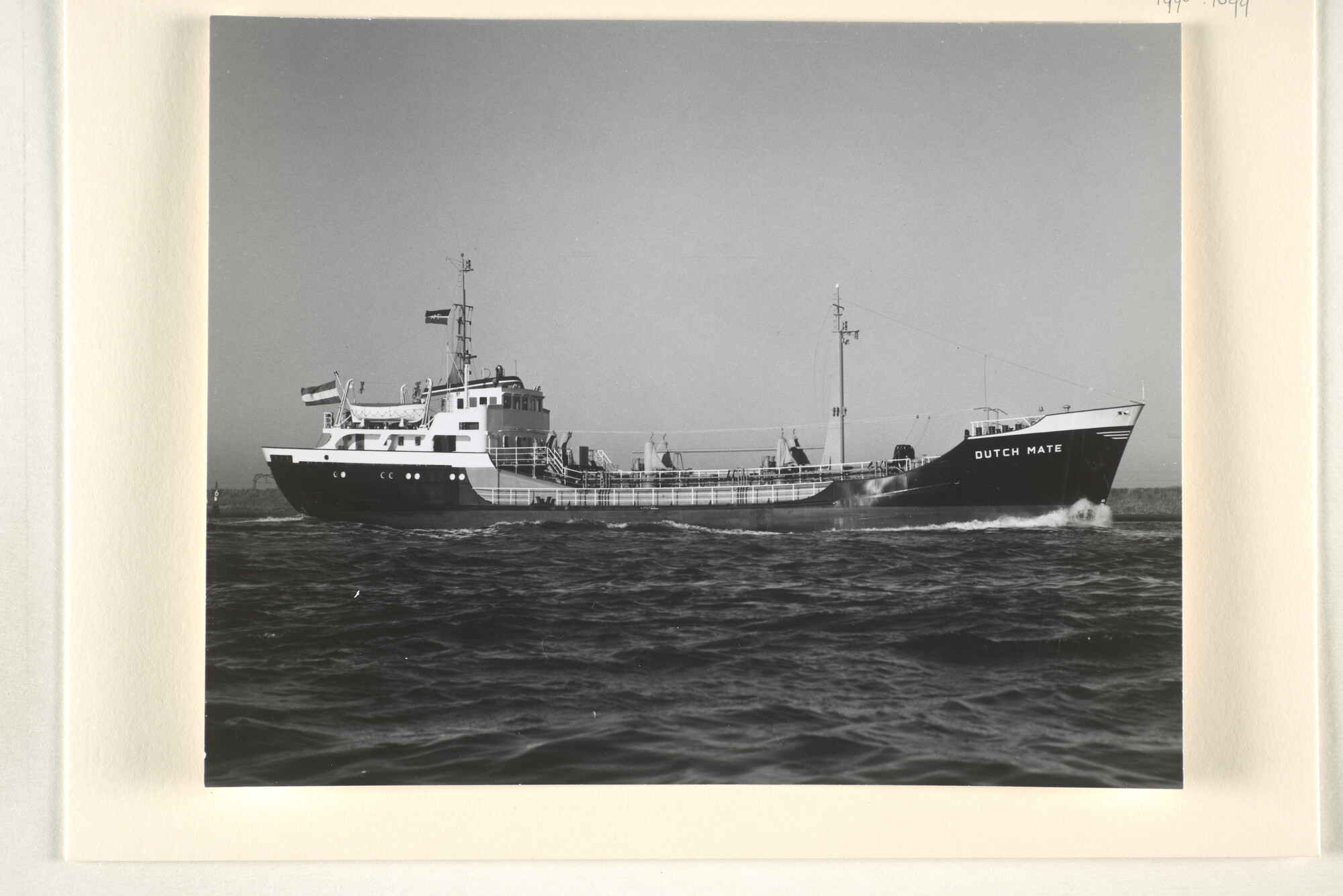 1996.1099; De chemicaliëntanker ms. Dutch Mate van Gebroeders Broere [...]; foto