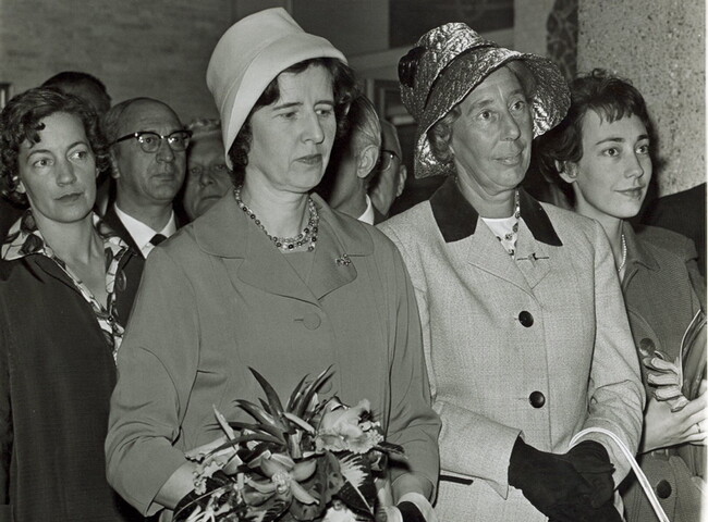 2001.1753; Foto's van de in gebruikneming van het hoofdkantoor van Reederij v/h Gebroeders Goedkoop aan de Westerdoksdijk 40 te Amsterdam in april 1962 [...]; fotoreportage