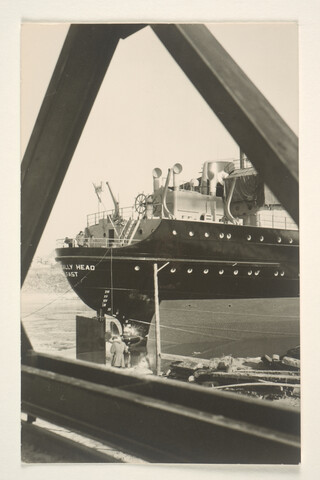 S.5219(12)0158; Foto's van de tewaterlating van de op de dwarshelling van het bij de ASM gebouwde Noord-Ierse vrachtschip ms. 'Balleygalley Head'; fotoreportage