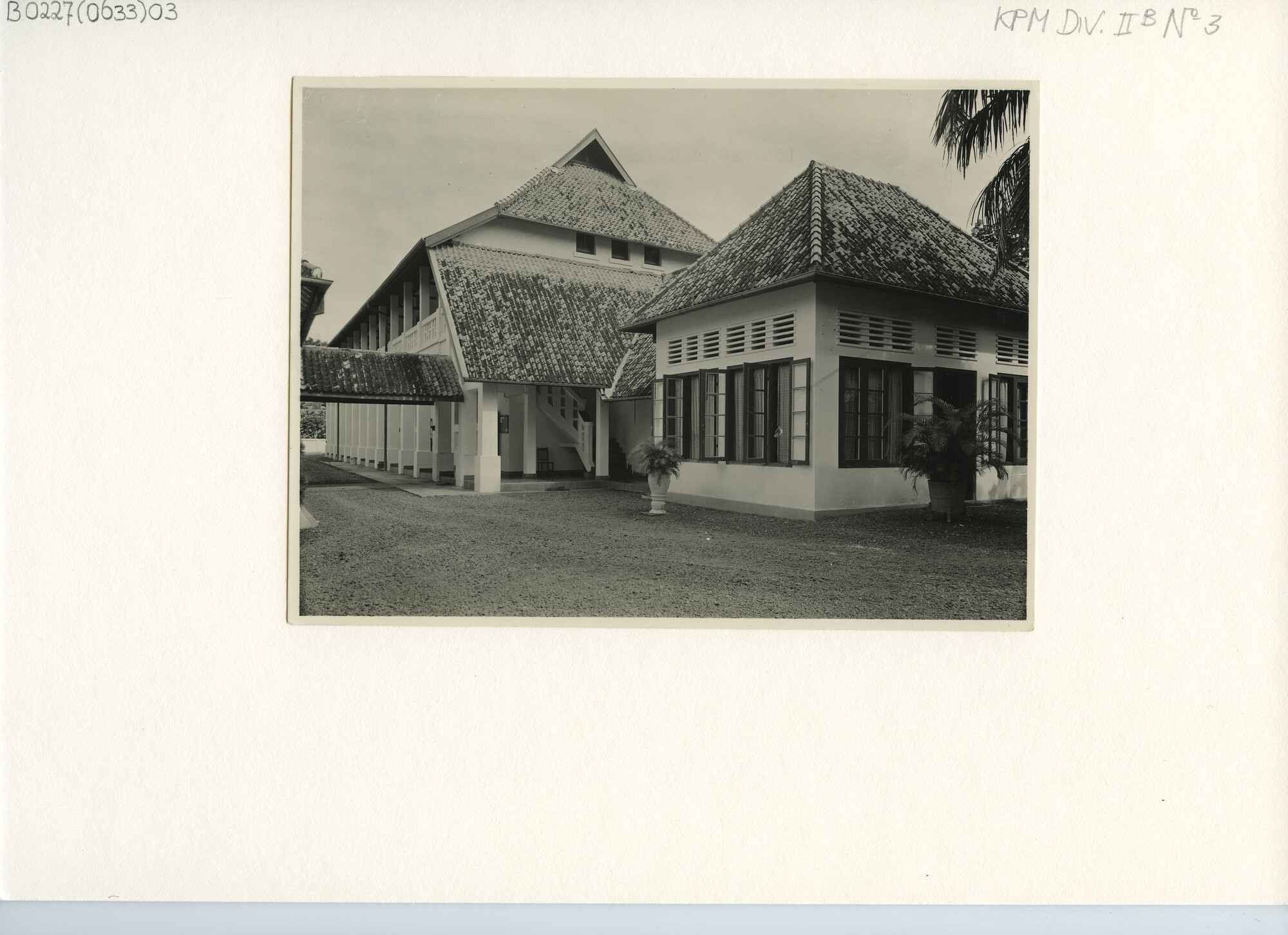 B.0227(0633)03; Foto van het logeergebouw van de KPM in Djakarta; foto