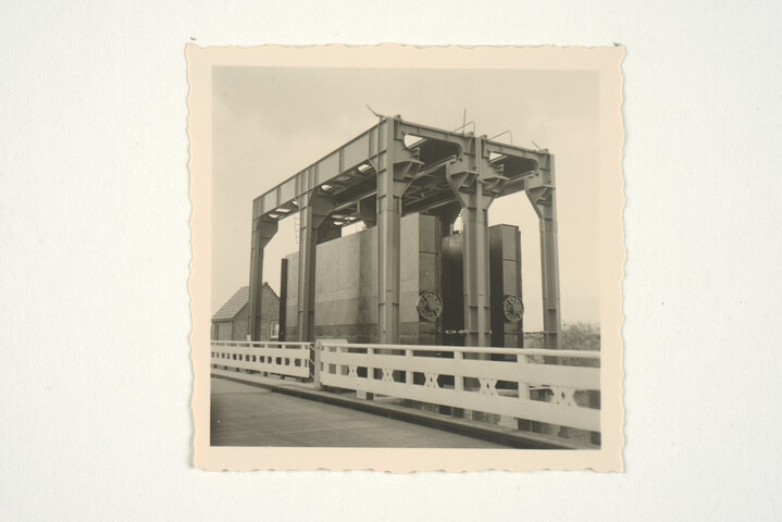 S.5219(12)0579; Foto's van de keersluit bij Kadoelen in de Noordoostpolder; fotoreportage