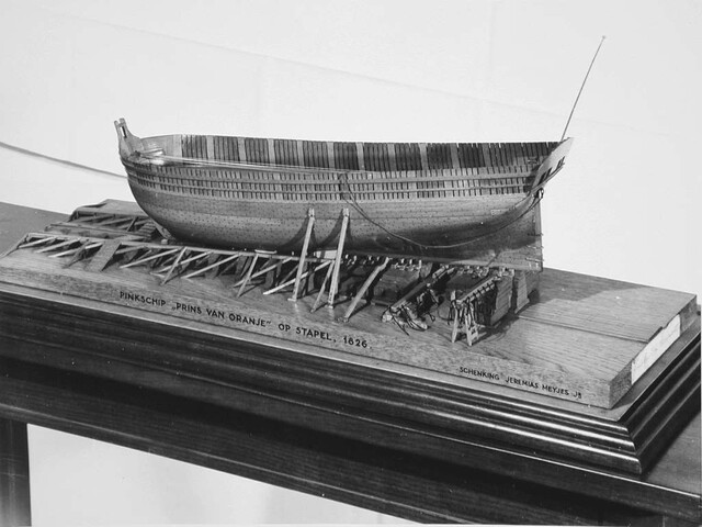 S.0663(08); Model van het driemastschip Prins van Oranje op een scheepshelling; scheepsmodel