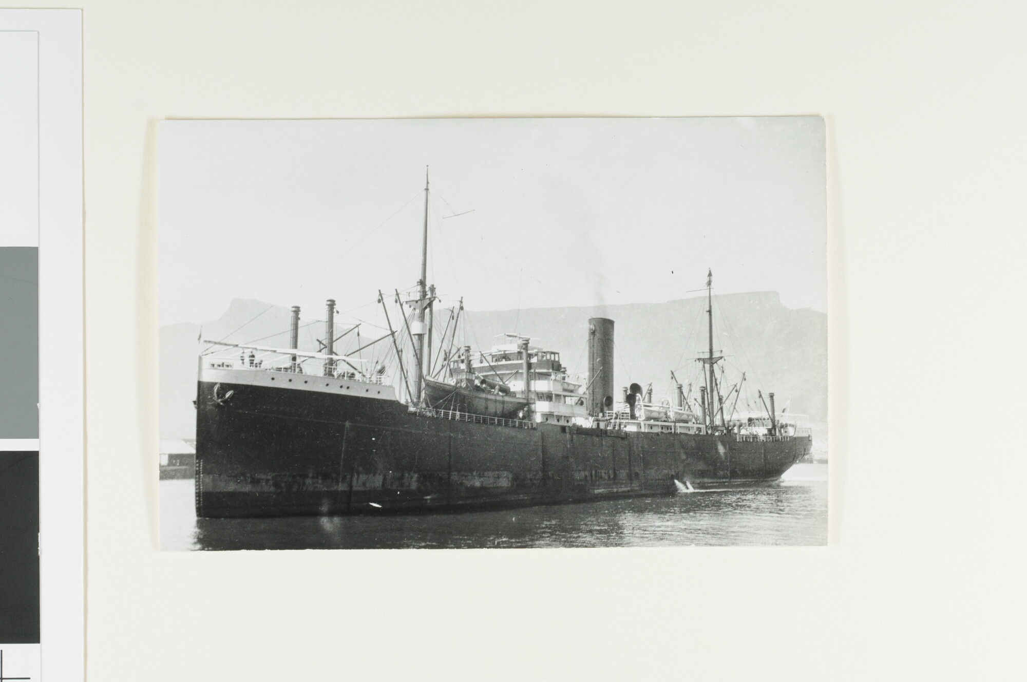 A.4744(13); Het vrachtschip ss. 'Bilderdijk' van de Holland-Amerika Lijn; foto