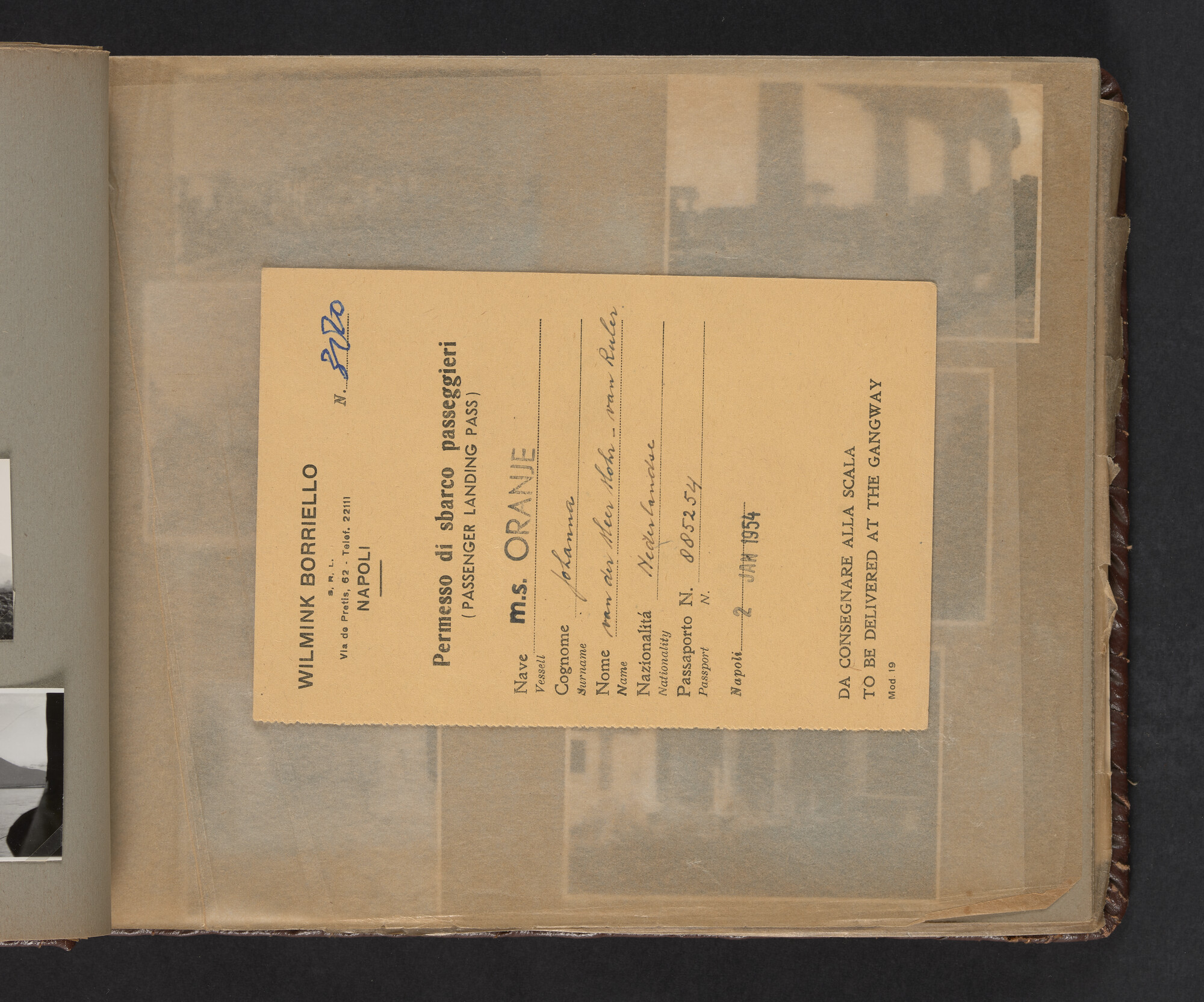 2019.0671; Fotoalbum van het echtpaar Jan van der Meer Mohr en Johanna van der Meer Mohr-van Ruler van hun reis op ms. Oranje van Tandjong Priok naar Amsterdam tussen 18 december 1953 en 7 januari 1954; fotoalbum
