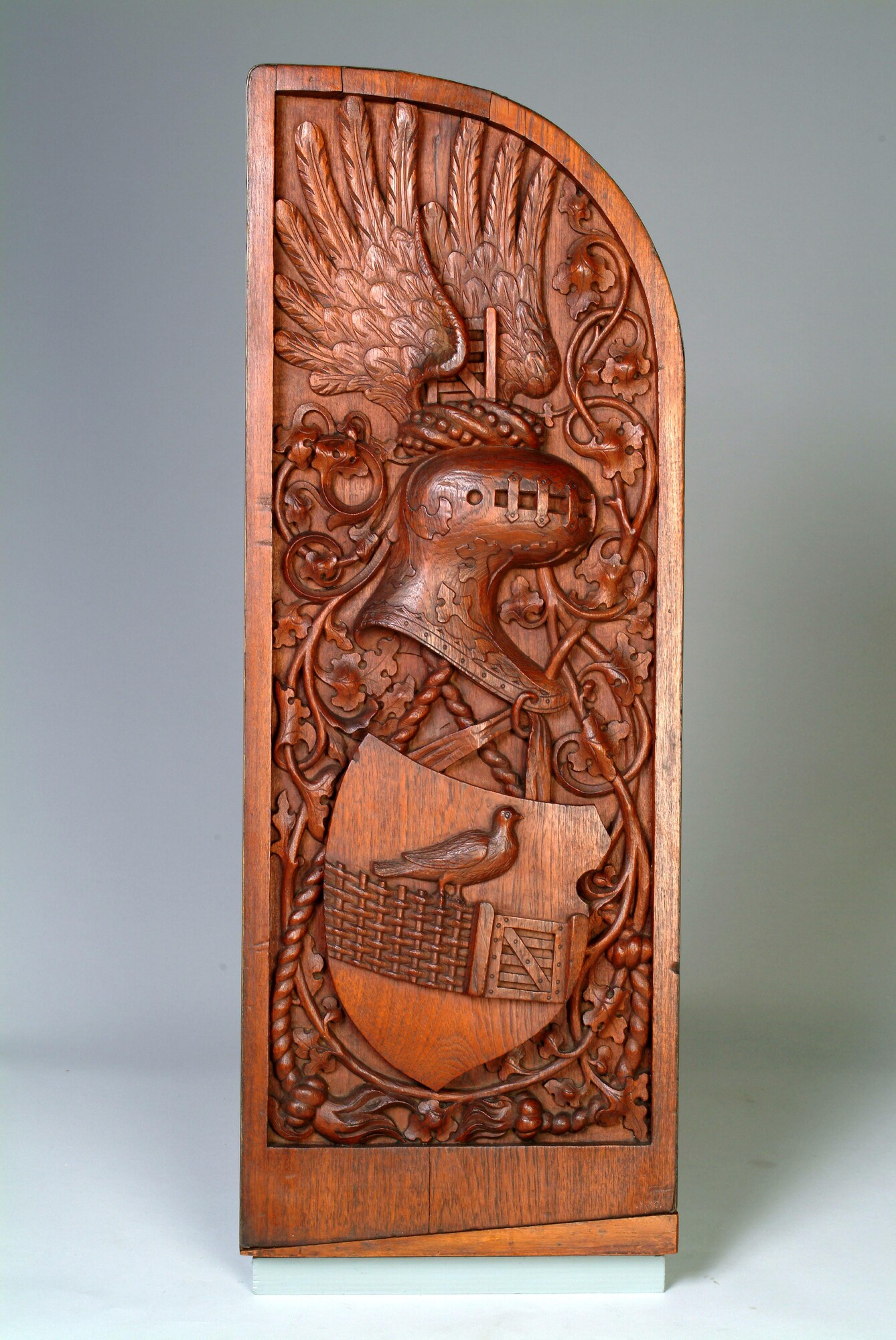 S.0095(05)1; Valreepsbord, afkomstig van het pantserschip 'Piet Hein'; boordversiering