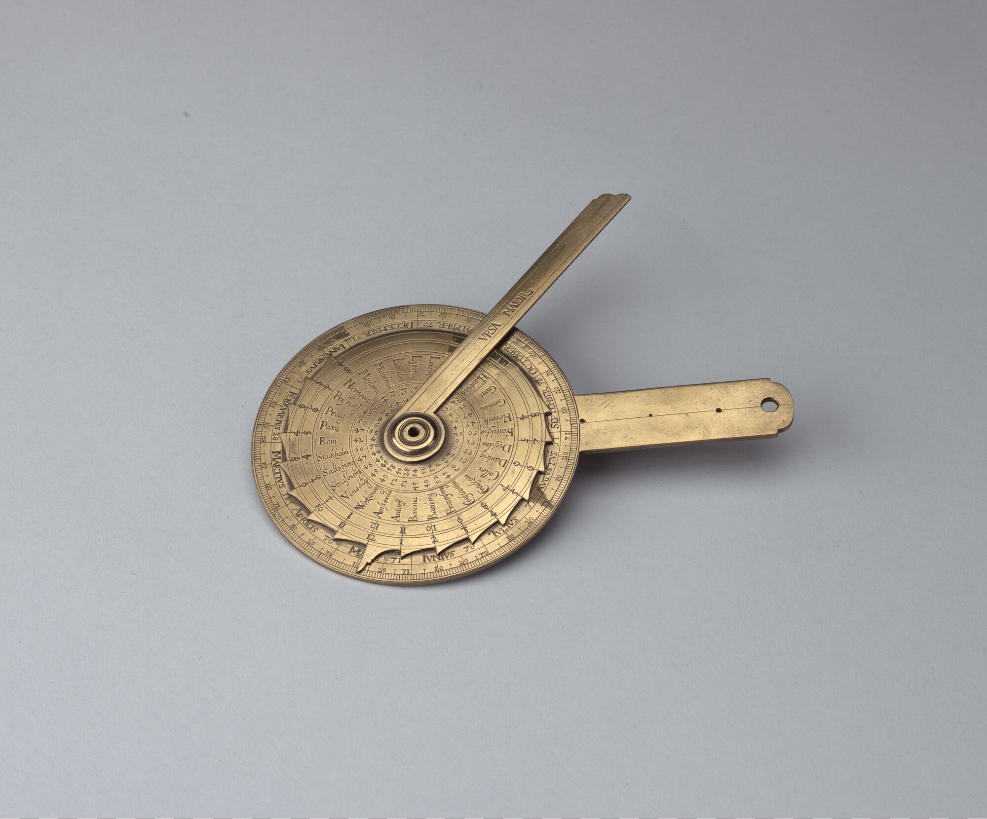 S.1683(01); Messing nachtwijzer, van Duitse makelij, eerste helft achttiende eeuw; nachtwijzer