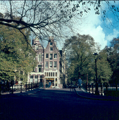 S.9100(0425); Hoek van de Leidsegracht/Keizersgracht te Amsterdam; diapositief