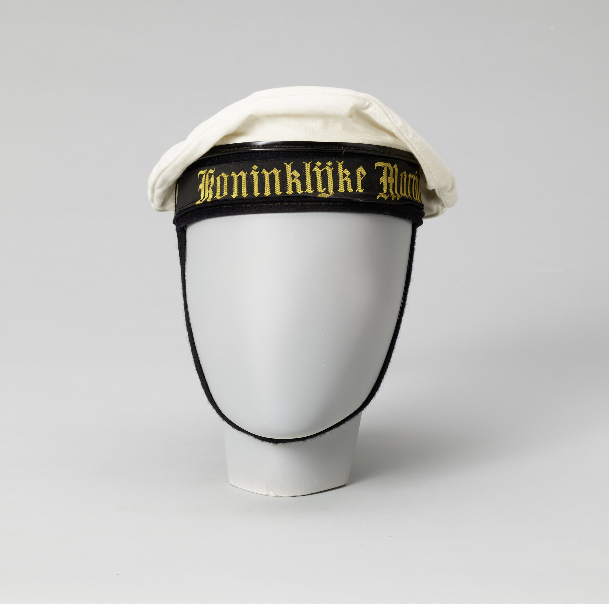 1992.0288; Witte matrozenpet van de Koninklijke Marine; uniform