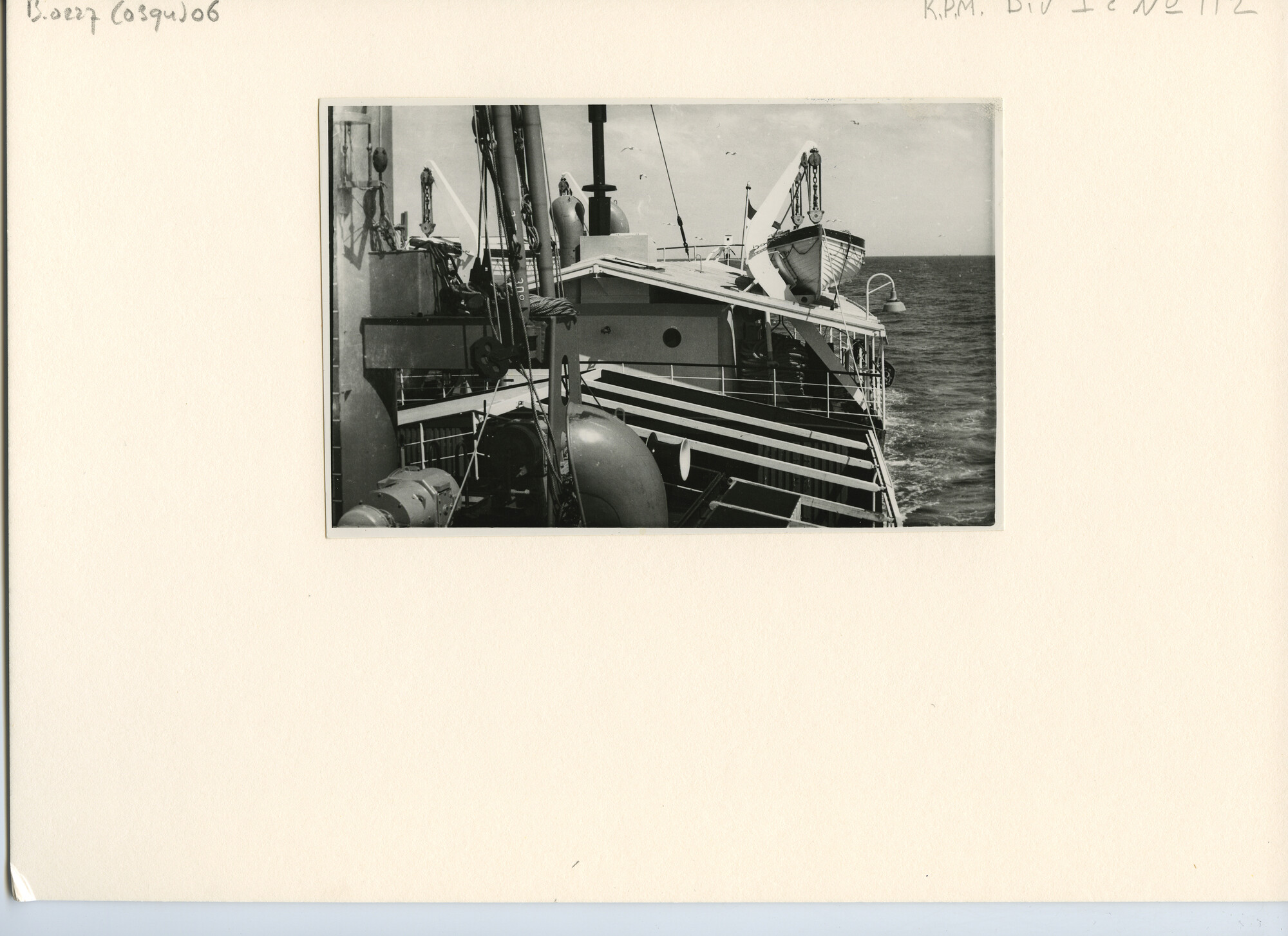 B.0227(0394)06; Foto gemaakt a/b ms. Siaoe bij de proefvaart; foto
