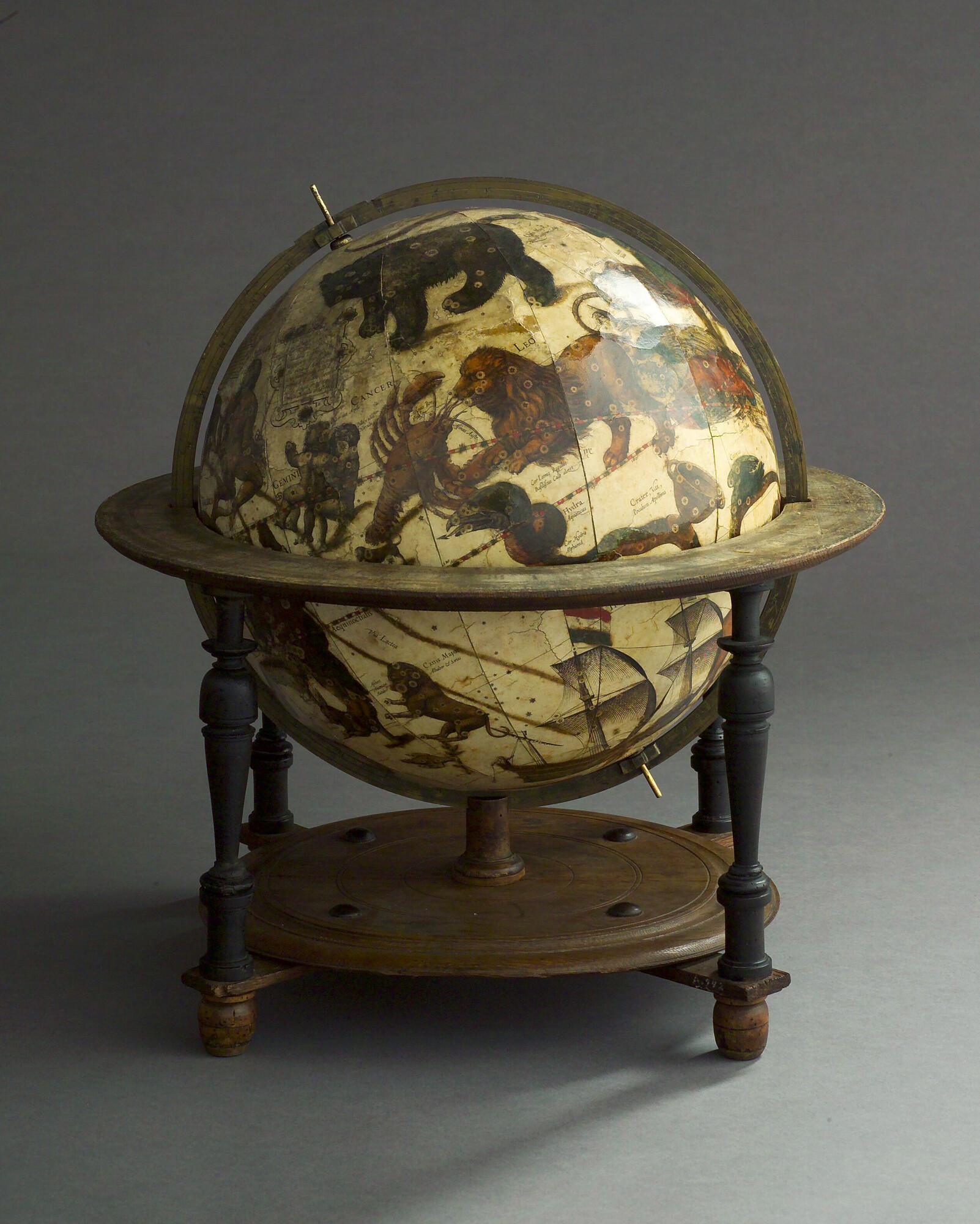 A.0942; Hemelglobe van 35,5 cm doorsnede door Jodocus Hondius (1563 - 1612), Amsterdam, 1600; globe