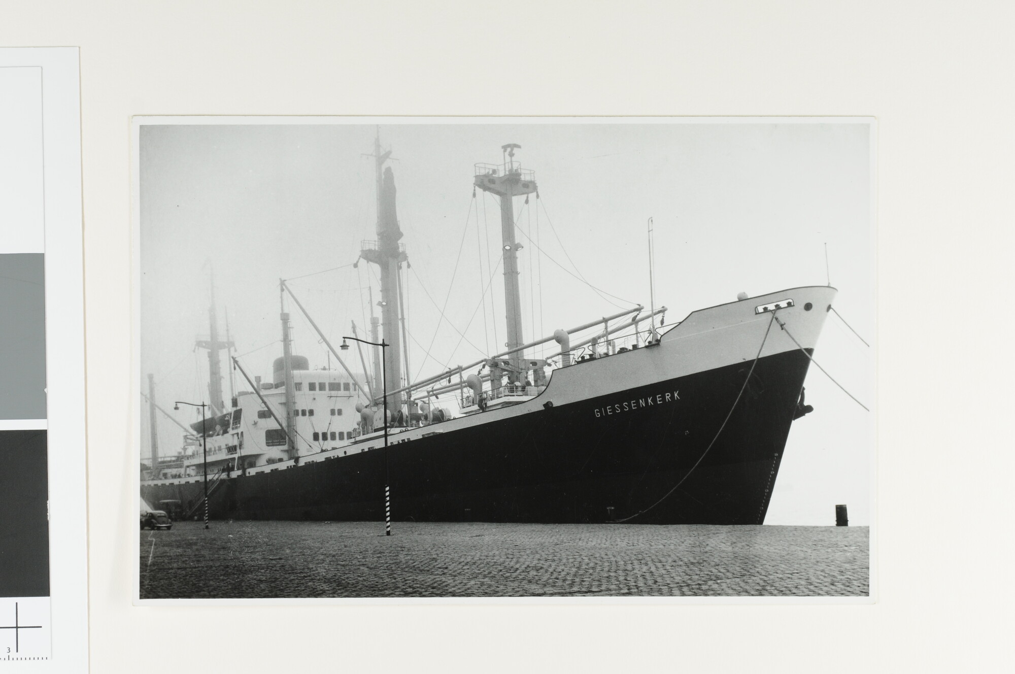 A.4426(32); Het vrachtschip ms. 'Giesenkerk' van de VNS; foto