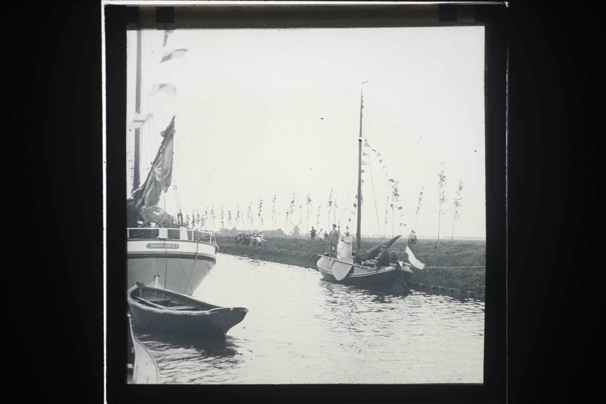 2014.0613; Twaalf lantaarnplaatjes met afbeeldingen van de Nederlandse watersport; lantaarnplaatje
