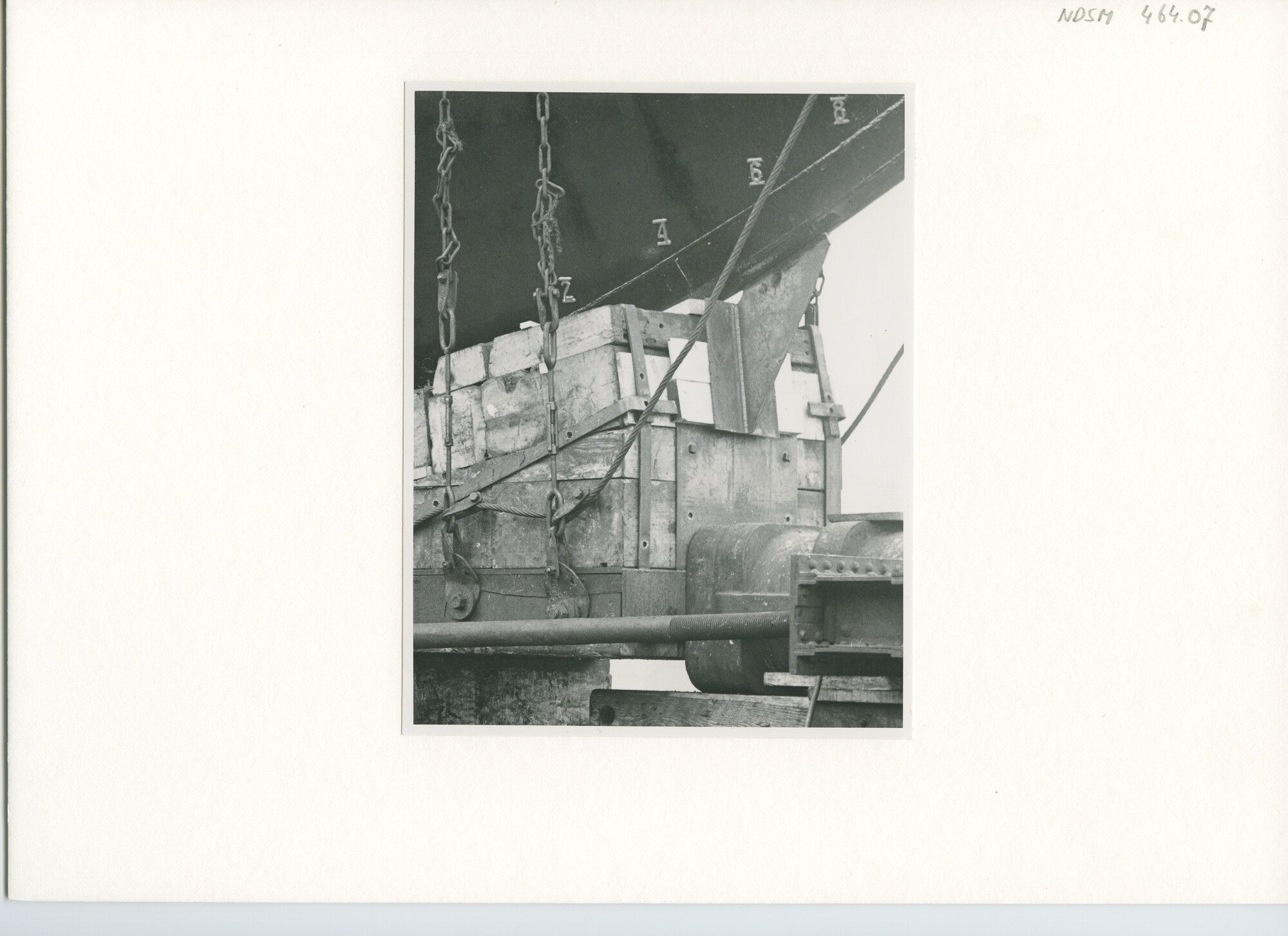 S.5444(2560)2; Foto van het vrachtschip ms. Ouwerkerk van de VNS; foto