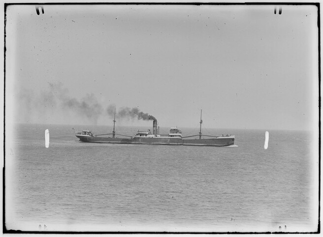 2018.1034; Glasnegatief van het vrachtschip Bussum (nederlands, 1917); glasnegatief