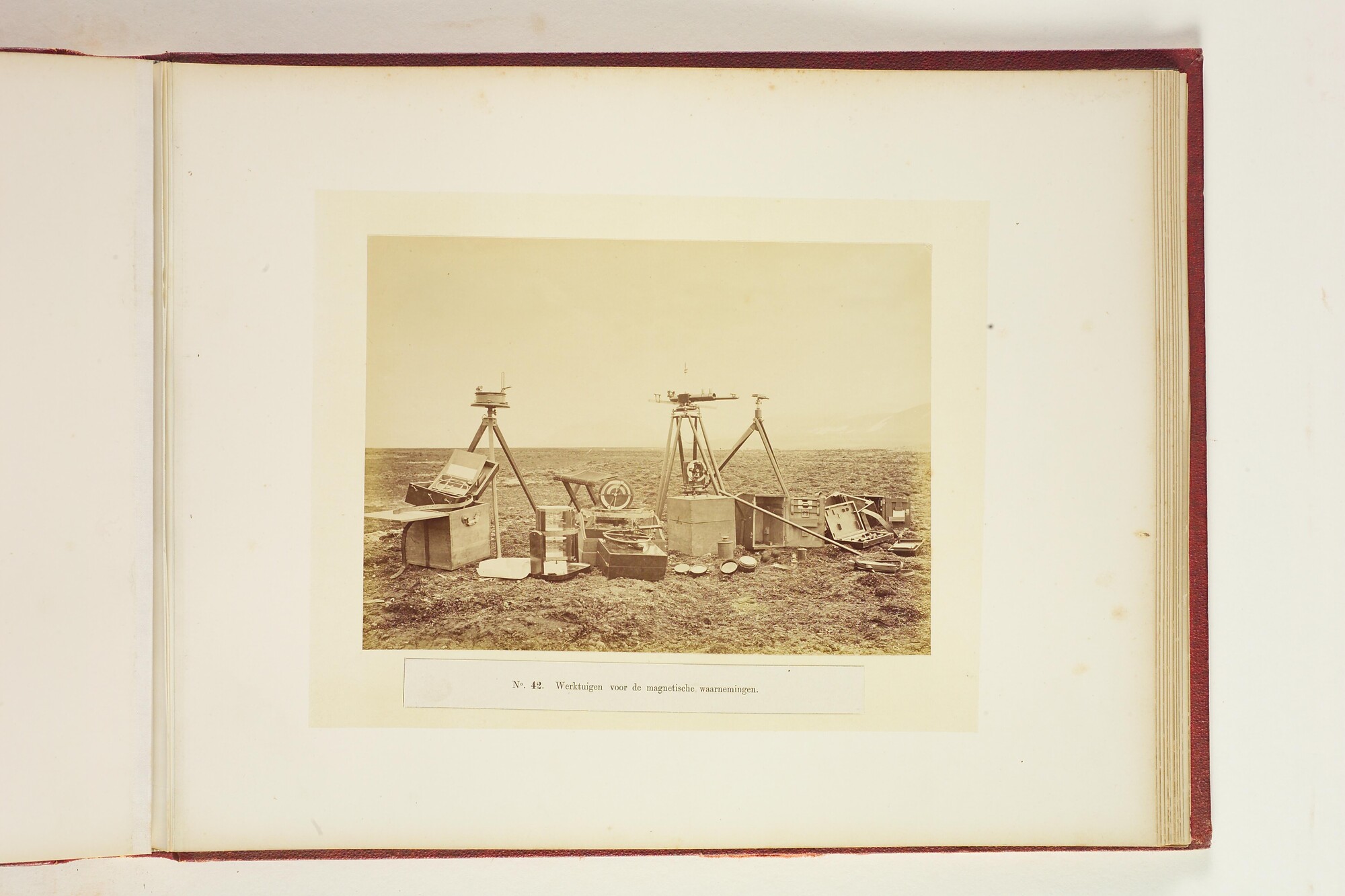 S.0068(05); Album met foto's van de Eerste Noordpoolexpeditie van de Willem Barents; fotoalbum