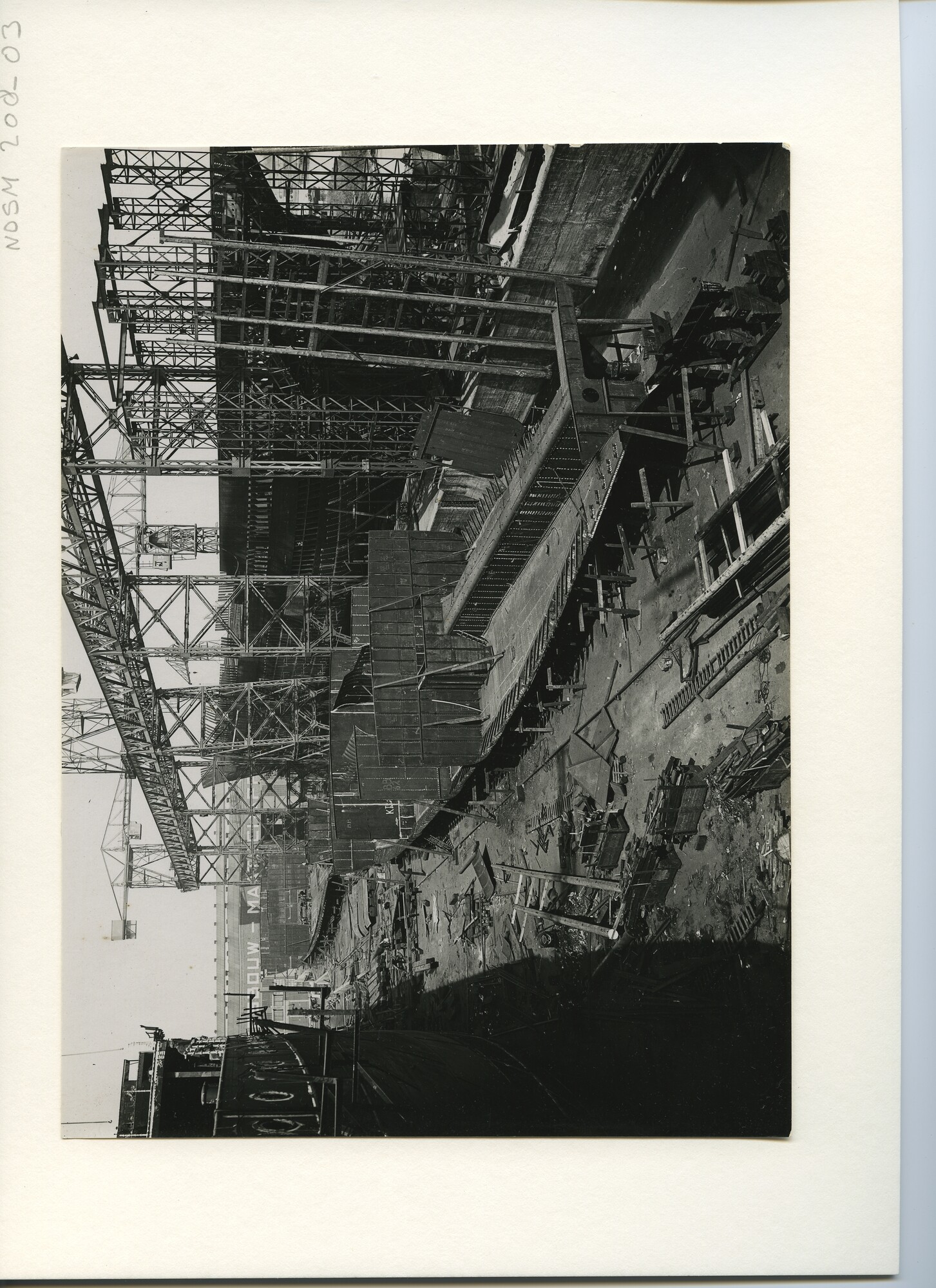S.5444(0876); Foto van vracht-passagiersschepen ss. Both en ss. Reael in aanbouw; foto