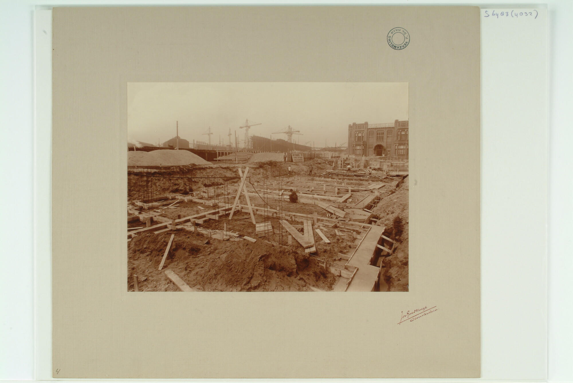 S.6483(4032); Fundering chefswoningen Oostelijke Handelskade van de KHL; foto