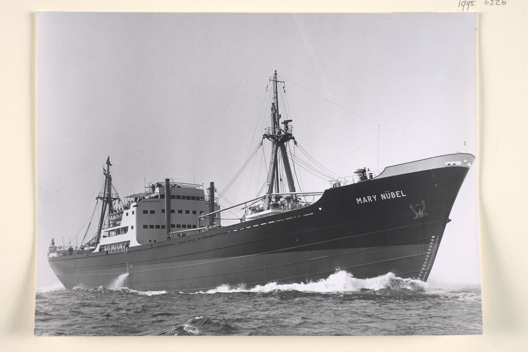 1995.6226; Het Duitse vrachtschip ms. Mary Nübel gebouwd bij Scheepswerf Kraaier - de Beer [...]; foto