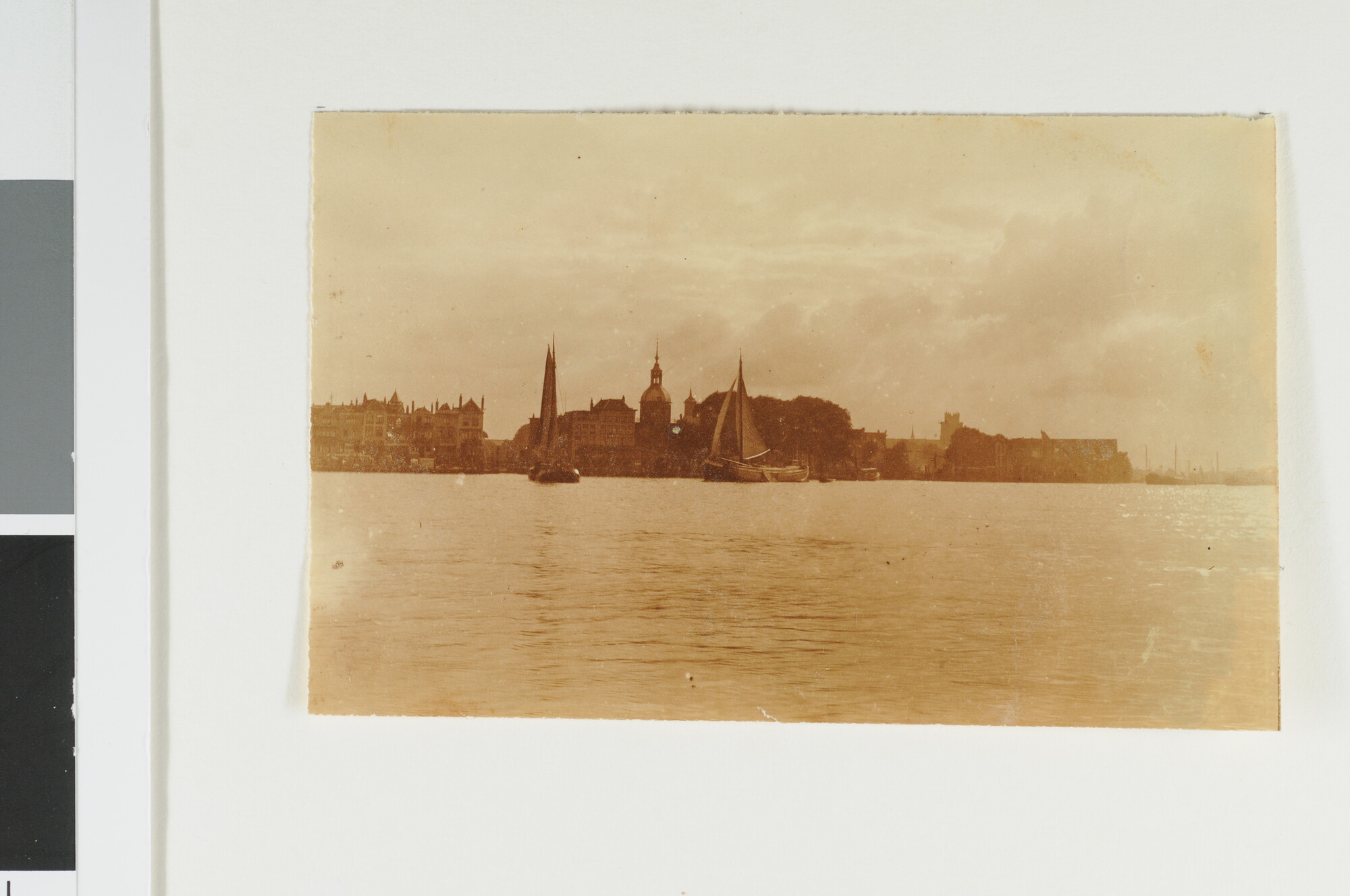 S.4834(04); Foto's uit een album van de vakantiereis met het boeierjacht 'De Kampioen'; fotoreportage