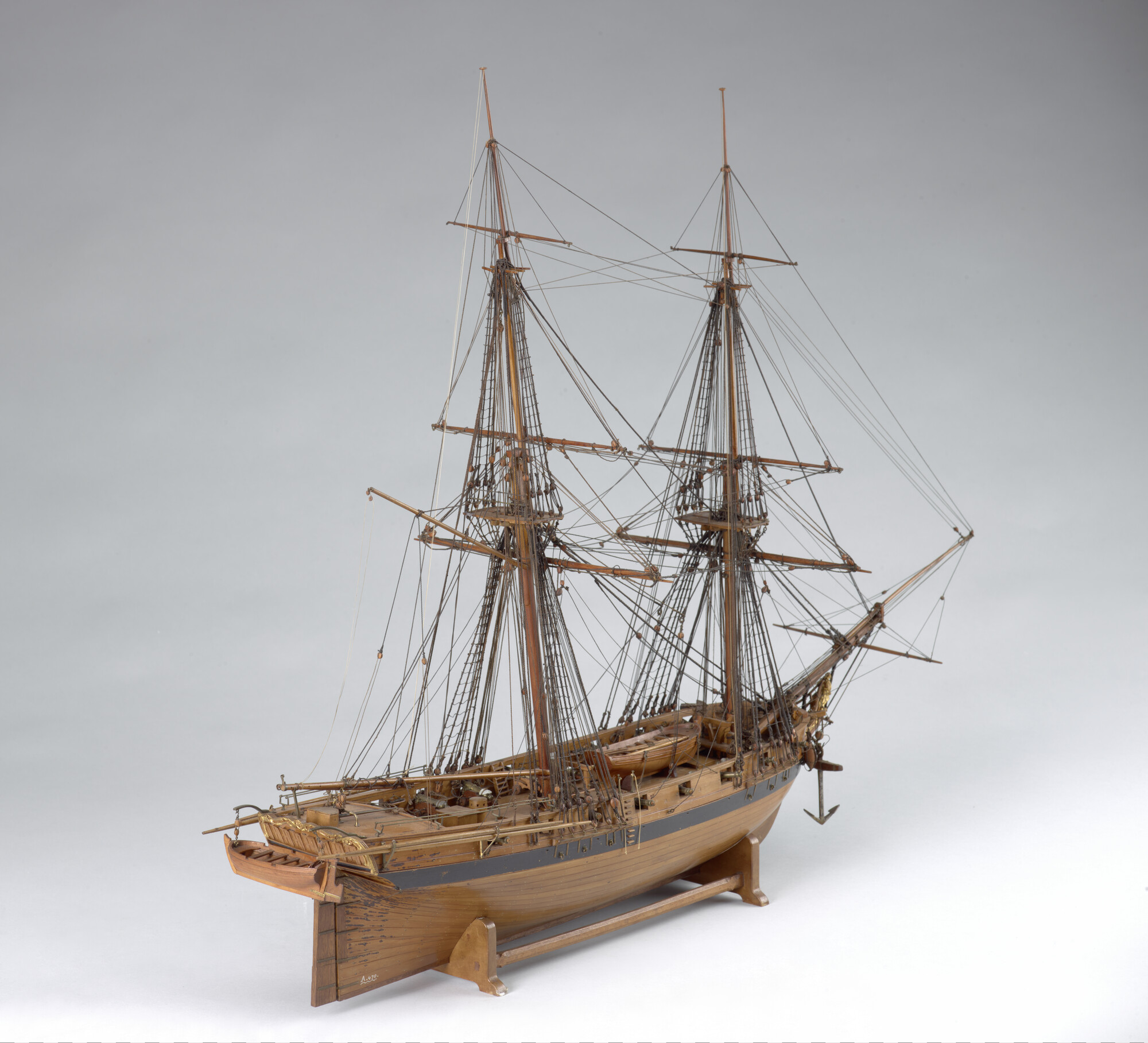 A.0470; Model van de brik Atalante van 16 stukken; scheepsmodel