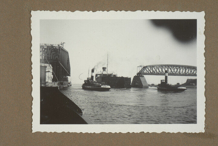 2001.1755; Omslag met vele foto's en knipsels van meest bergingsactiviteiten door Reederij v/h Gebroeders Goedkoop te Amsterdam in de periode 1929 / 1949; omslag
