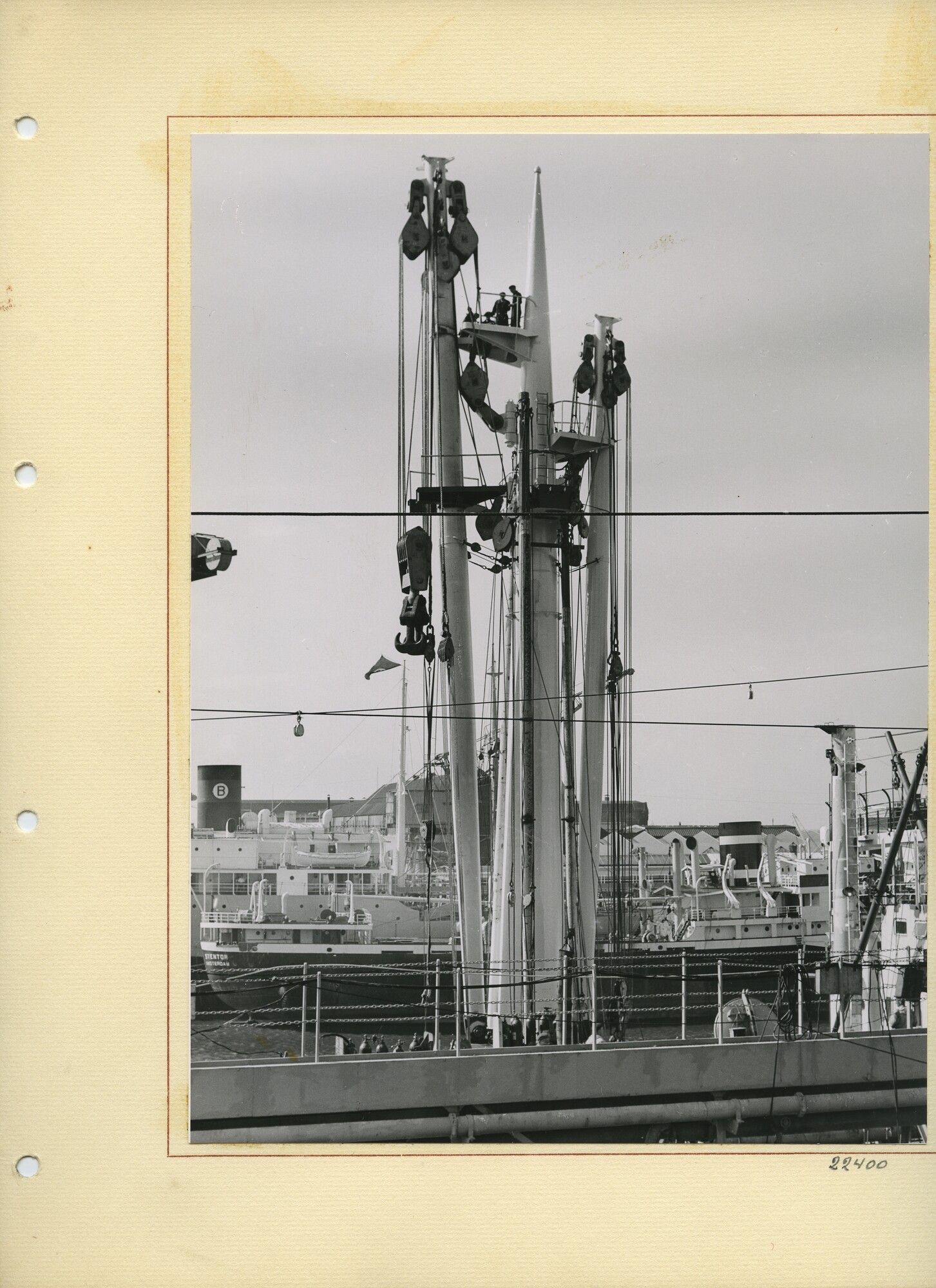 S.5444(0069)07; Reproductiefoto van de verbouwing van het vrachtschip ms. Delft bij de NDSM; foto