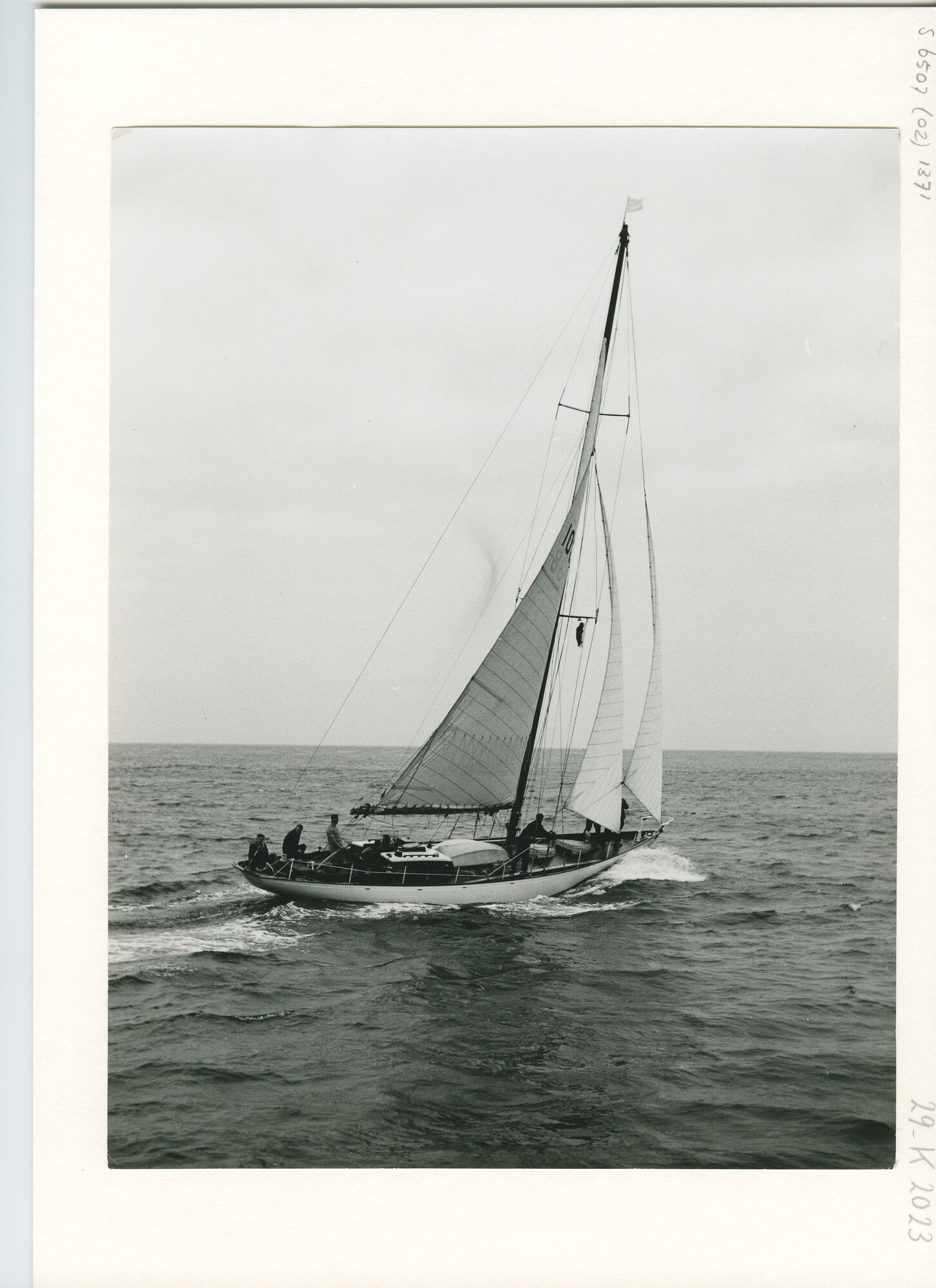 S.6507(02)1371.03; Zwart-wit foto van van een wedstrijd op de Noordzee, georganiseerd door de KZ&RV De Maas; foto