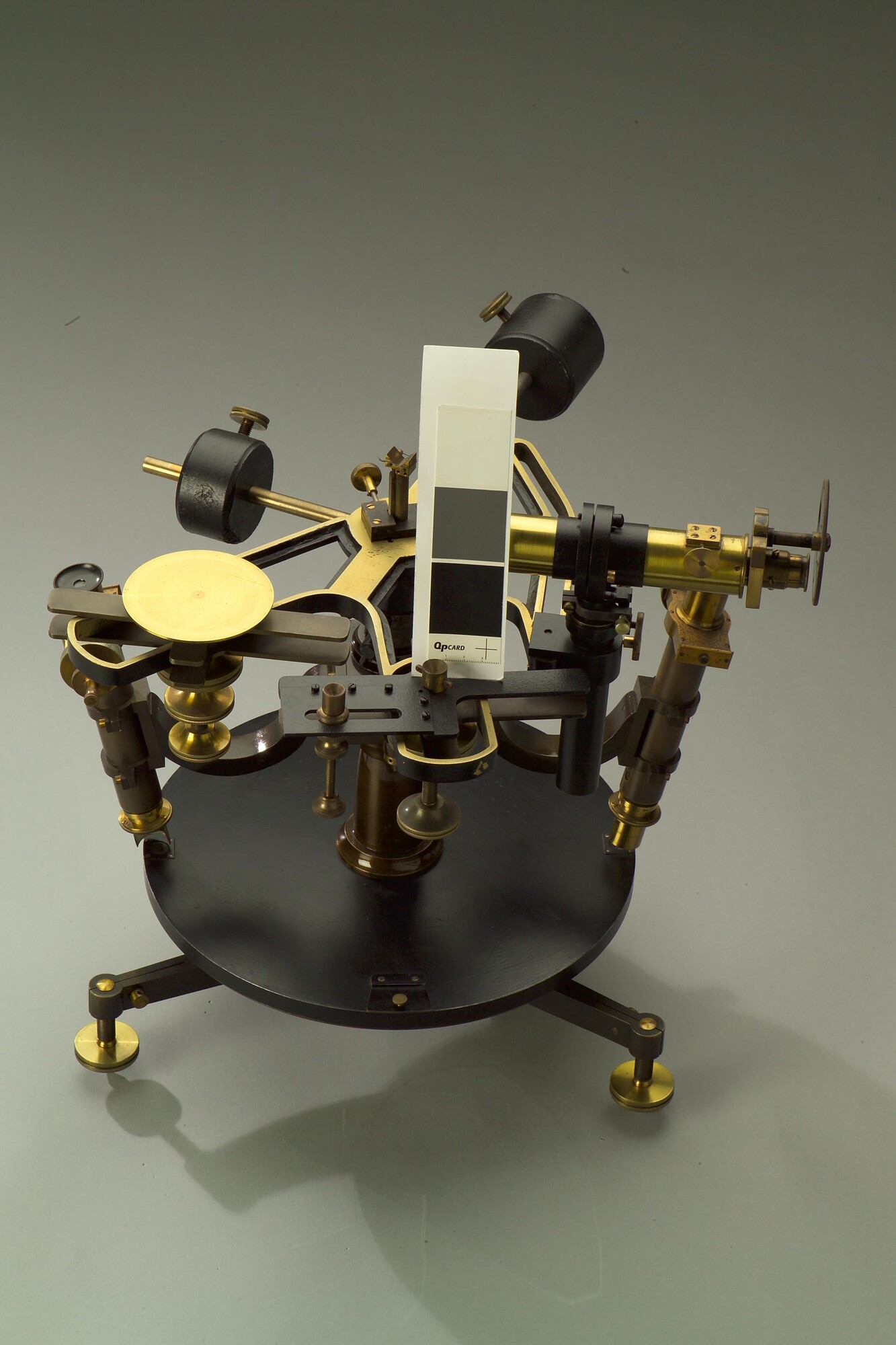 RB.0748(25); Collimator voor de keur van sextanten, met bijbehorende tafel; collimator