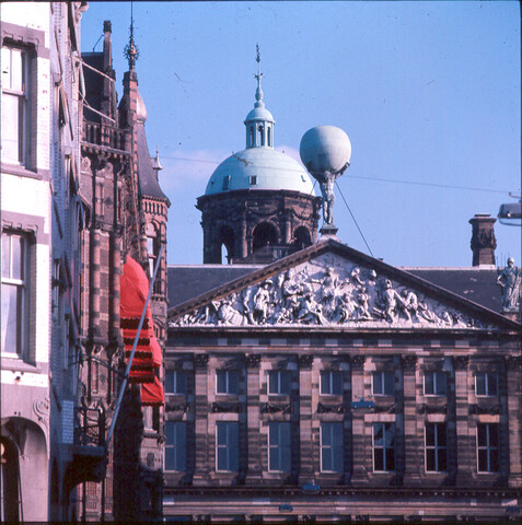 S.9100(8079); Dia Amsterdam, Paleis op de Dam vanuit Raadhuisstraat gezien; diapositief