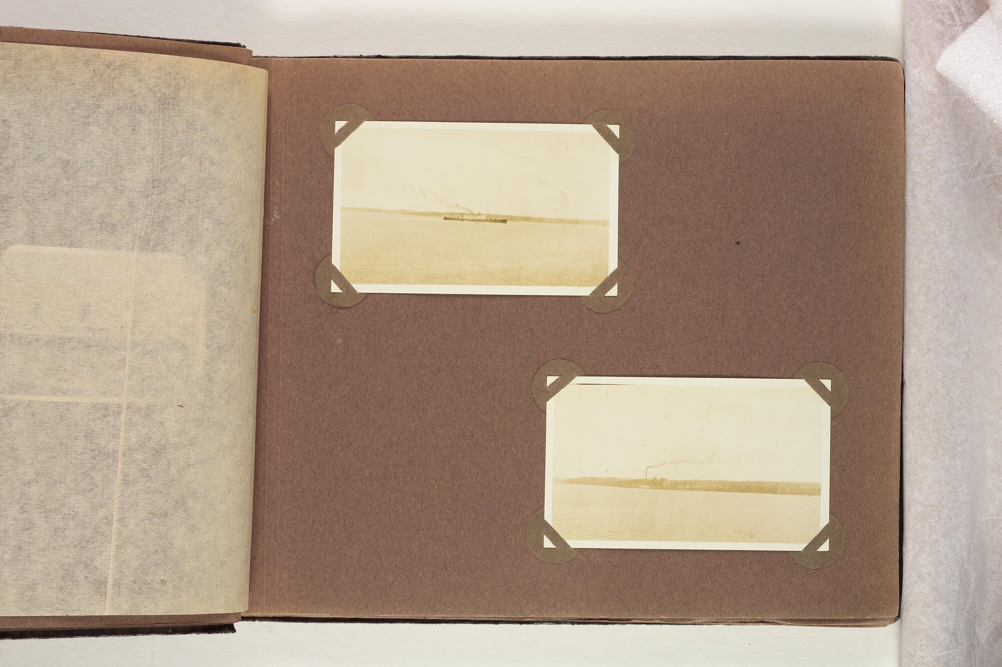 S.6156(06)c; Fotoalbum c) uit een serie van veertien uit de Collectie Job over zijn reizen; fotoalbum