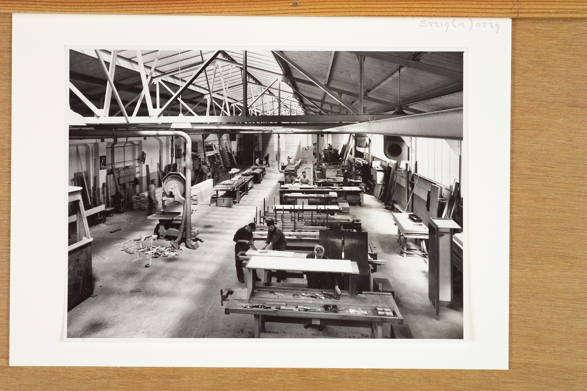 S.5219(12)0539; Sfeerfotos gemaakt op het terrein van de ASMmet onder andere de machinefabriek [...]; fotoreportage