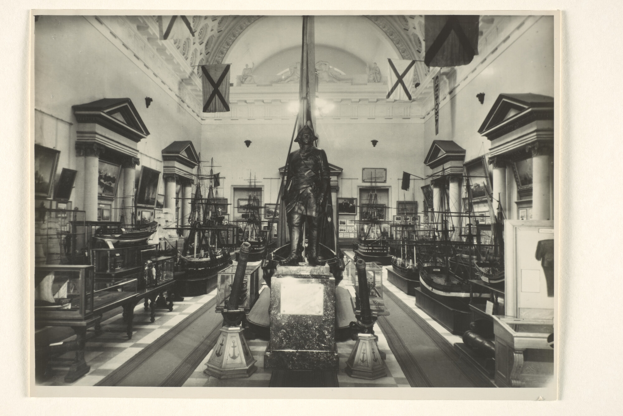1996.4653; Interieurfoto's van het Marinemuseum in Leningrad; fotoreportage
