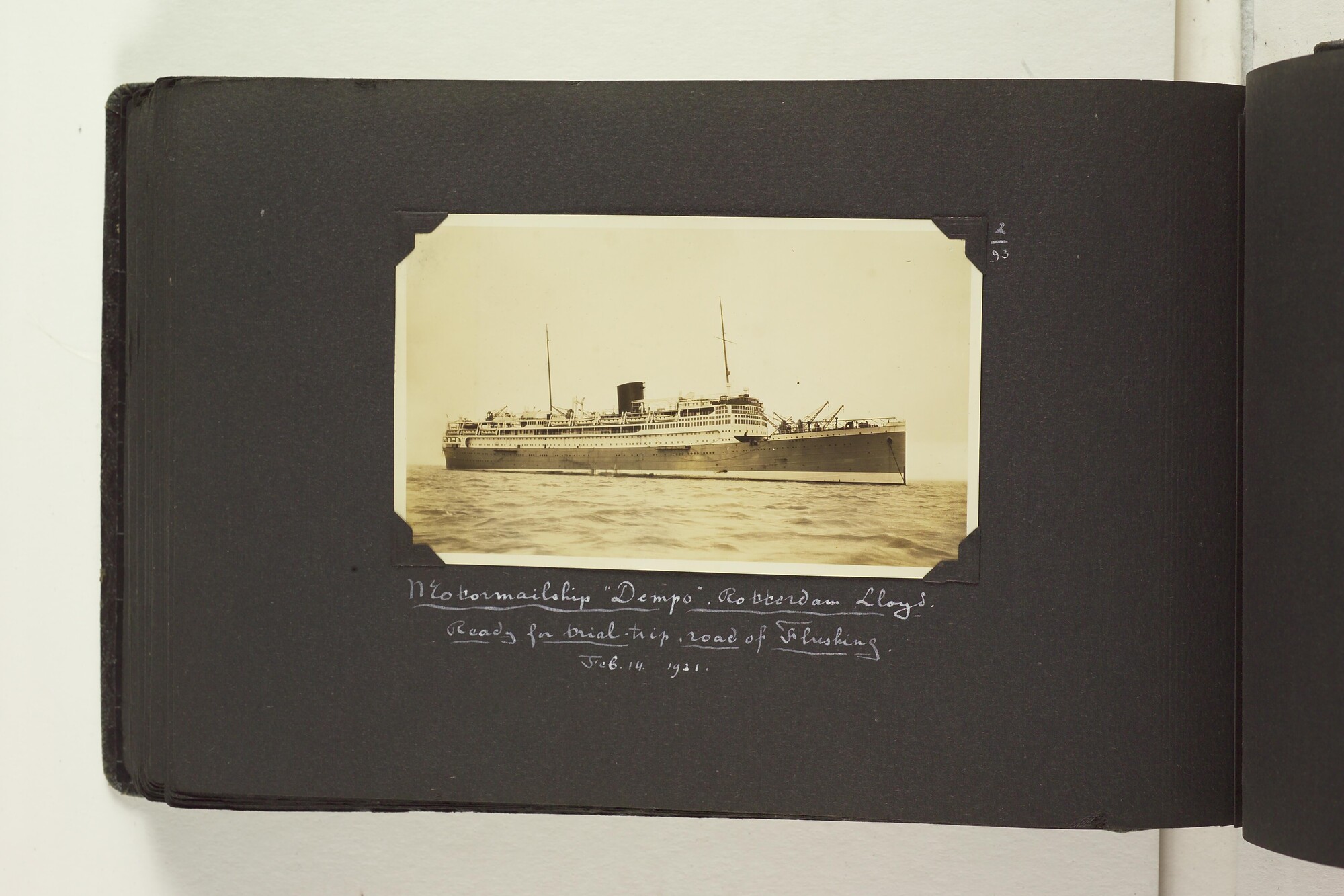 S.6156(06)l; Fotoalbum l) uit een serie van veertien uit de Collectie Job over zijn reizen met ss. 'Stuyvesant' en 'Venezuela' van de KNSM [...]; fotoalbum