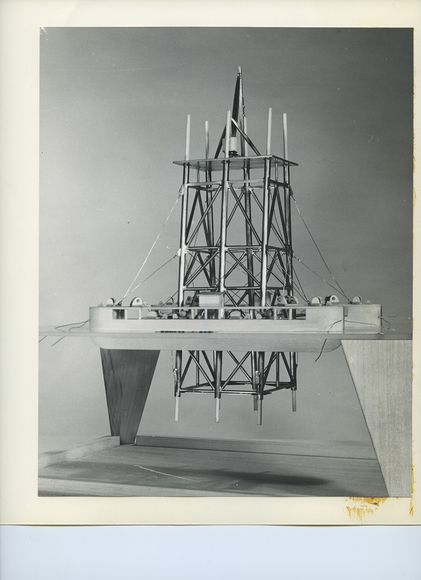 S.5444(4343)1; Foto van een model van een catamaran; foto