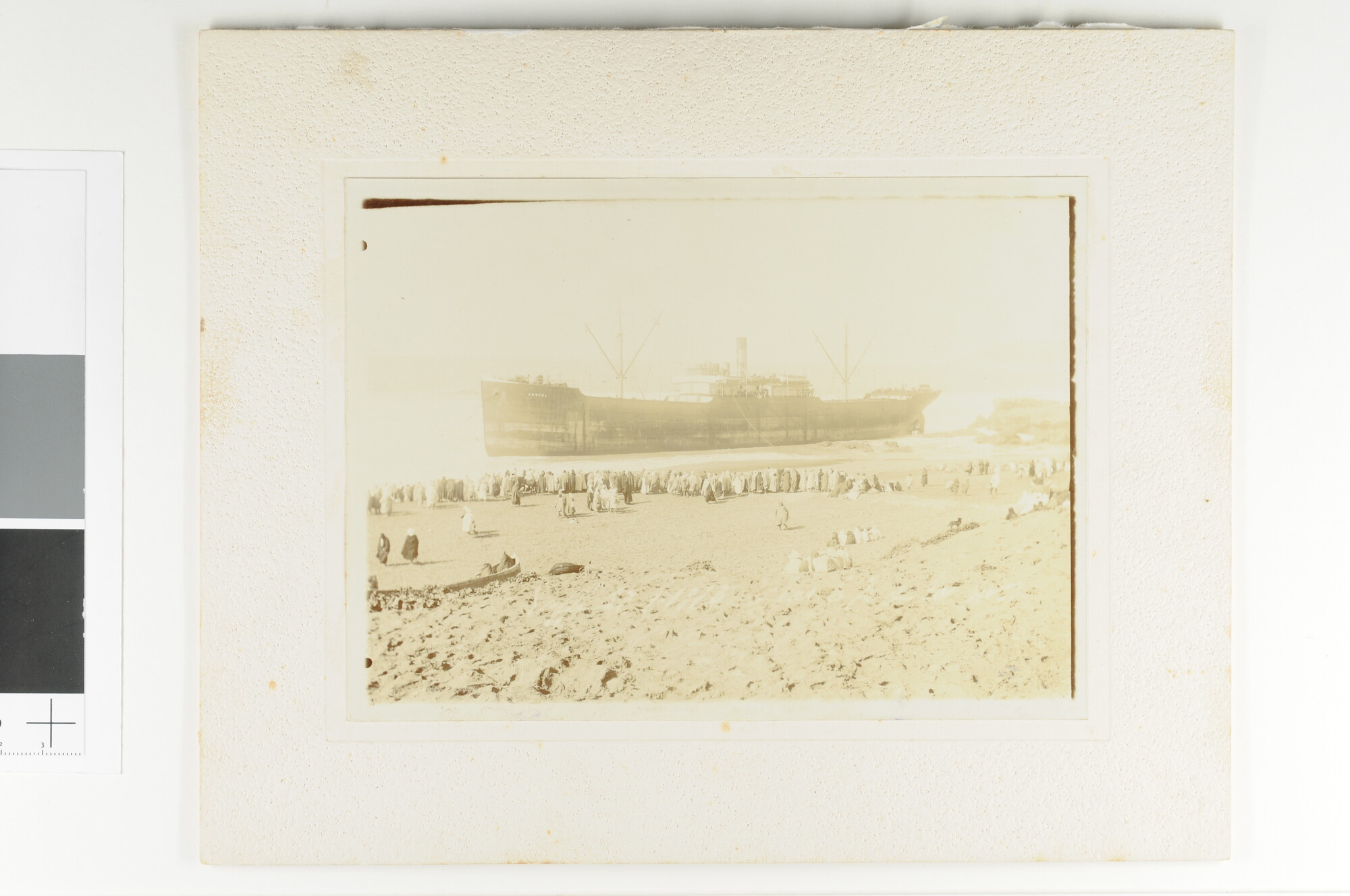 1989.0083; Het Nederlandse schip ss. 'Amstel' gestrand te Marokko op 27 januari 1912; foto