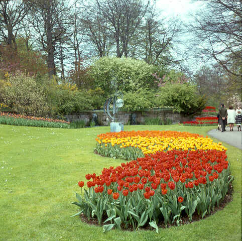 S.9100(0750); De 'Keukenhof' bij Lisse; diapositief