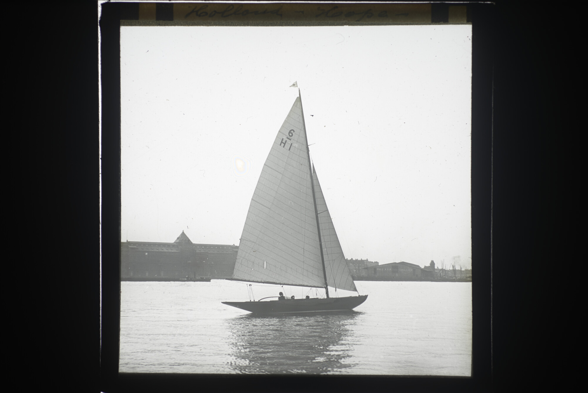 2014.0614; Twaalf lantaarnplaatjes met afbeeldingen van de Nederlandse watersport; lantaarnplaatje
