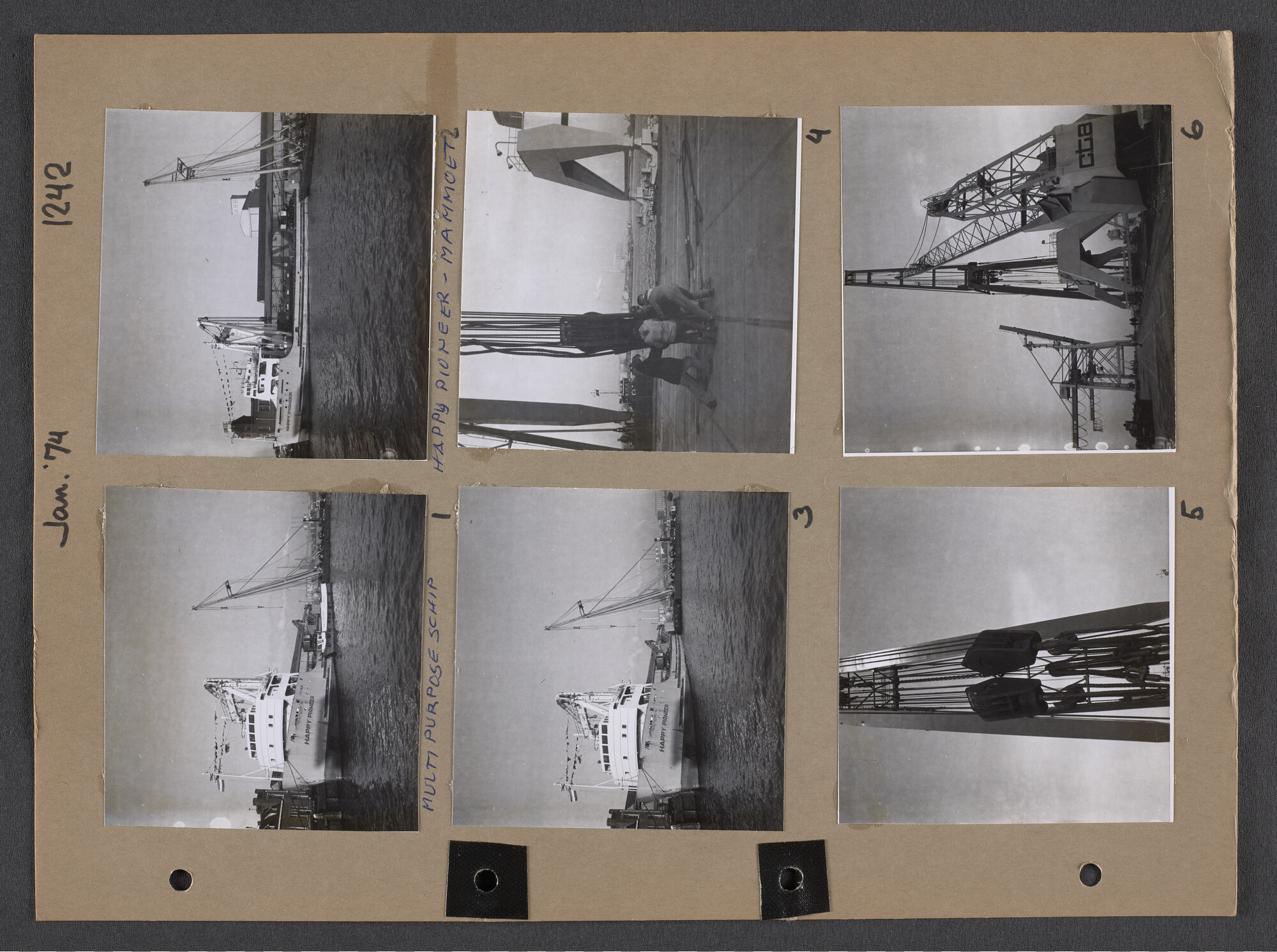 S.9102(32); Multomap met foto's door Ben Burgers, samengesteld door de Vereniging De Amsterdamsche Haven; foto