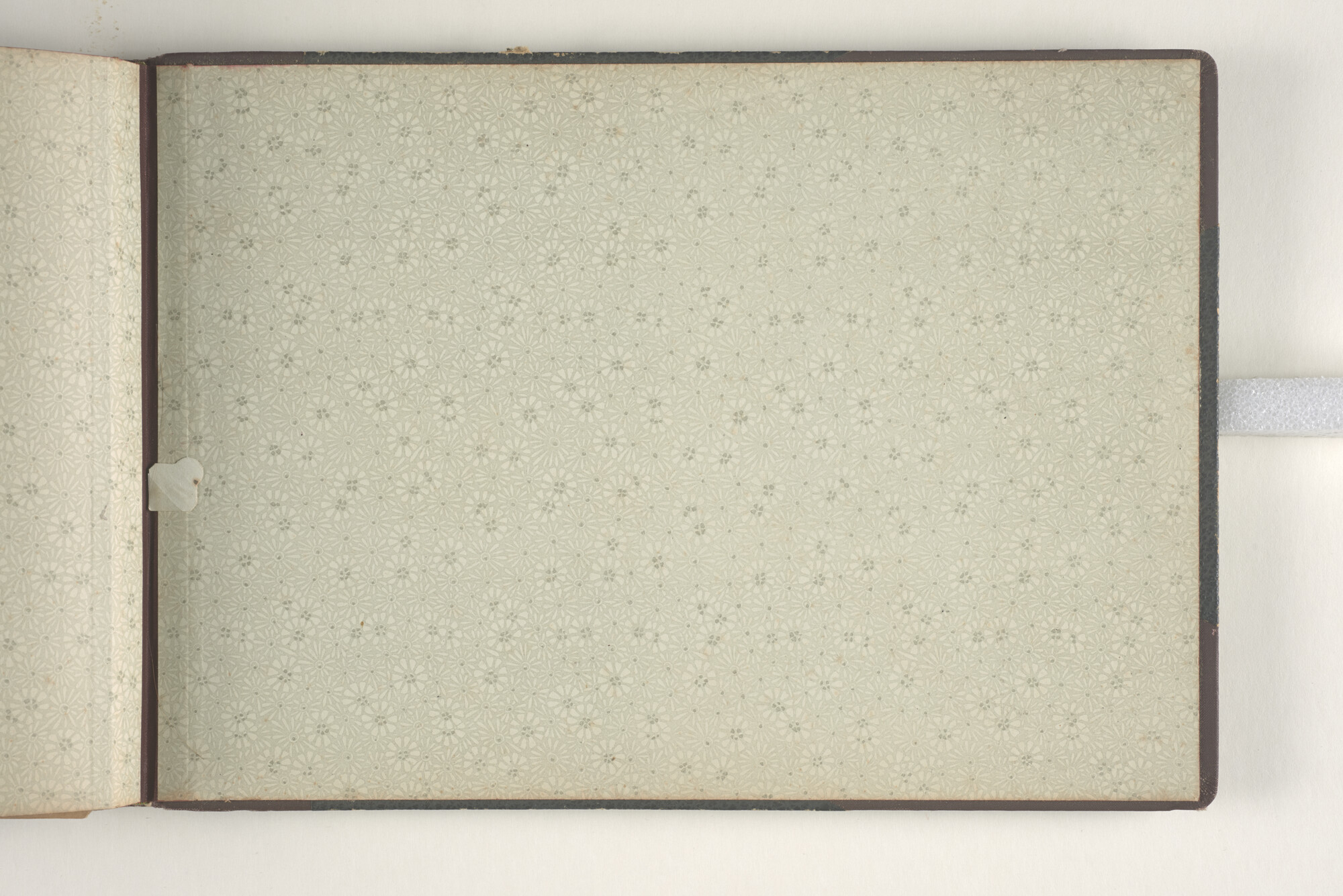2014.0694; Fotoalbum van C.H.J. van Benthem Jutting met foto's van zijn reizen naar de Oost; fotoalbum