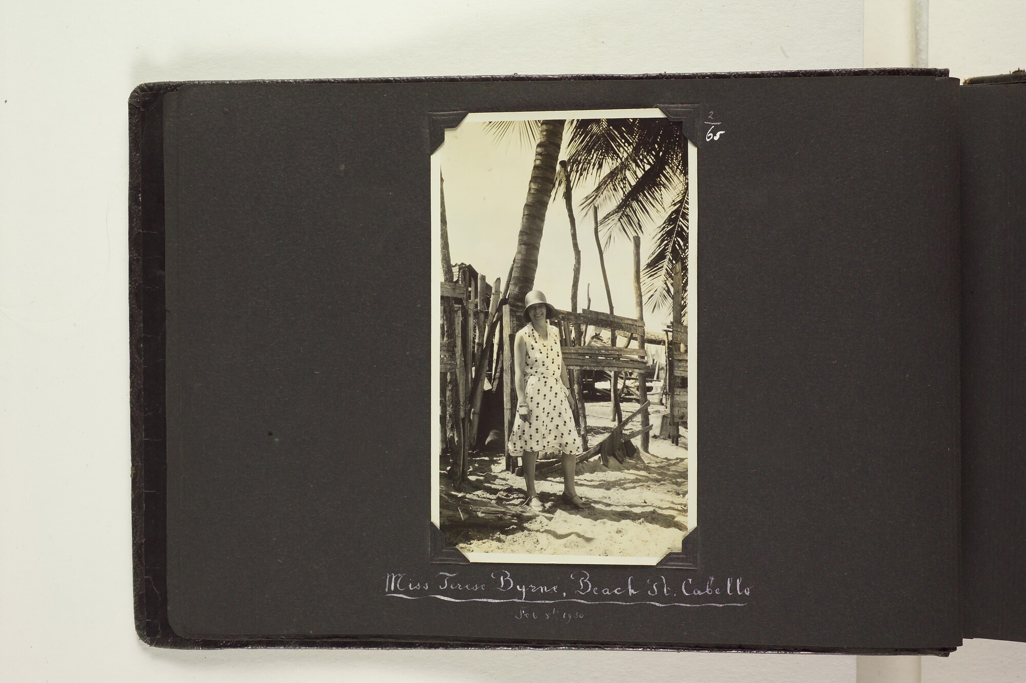 S.6156(06)l; Fotoalbum l) uit een serie van veertien uit de Collectie Job over zijn reizen met ss. 'Stuyvesant' en 'Venezuela' van de KNSM [...]; fotoalbum