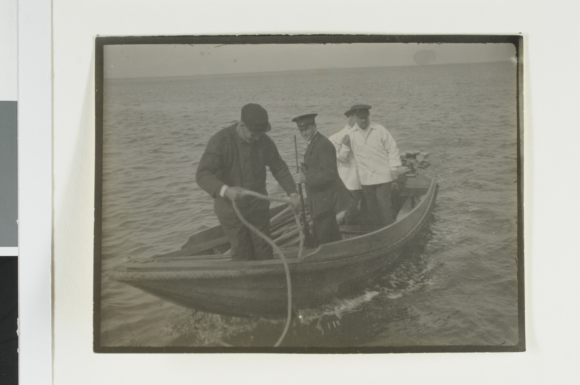 S.5707(07); Zeven foto's genomen omstreeks 1925 tijdens een zeiltocht op Zuiderzee en Wadden [...]; fotoreportage