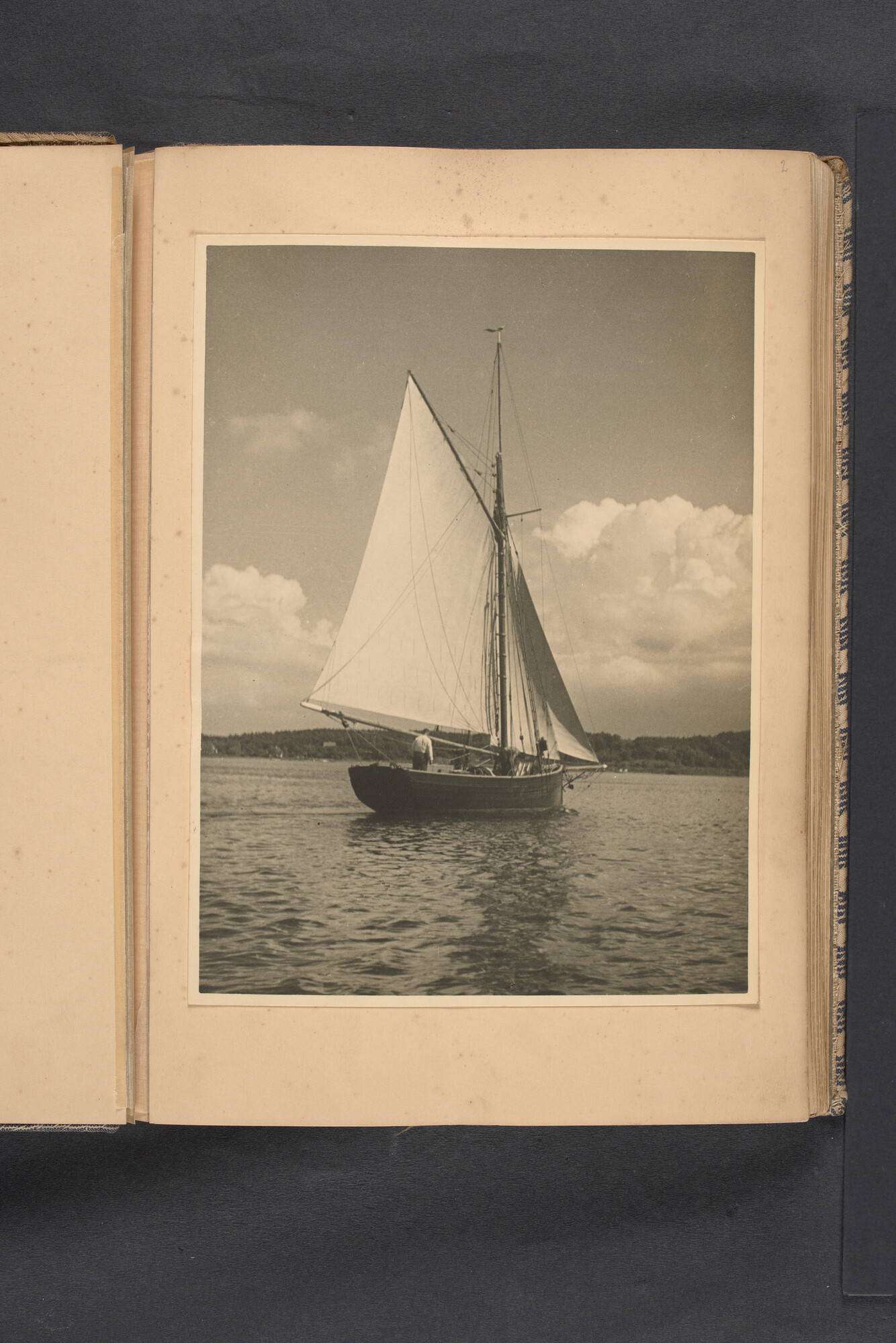 2017.0789; Logboek c.q. fotoalbum van een reis met zeilkotter Bellatrix naar Denemarken, 1937; logboek