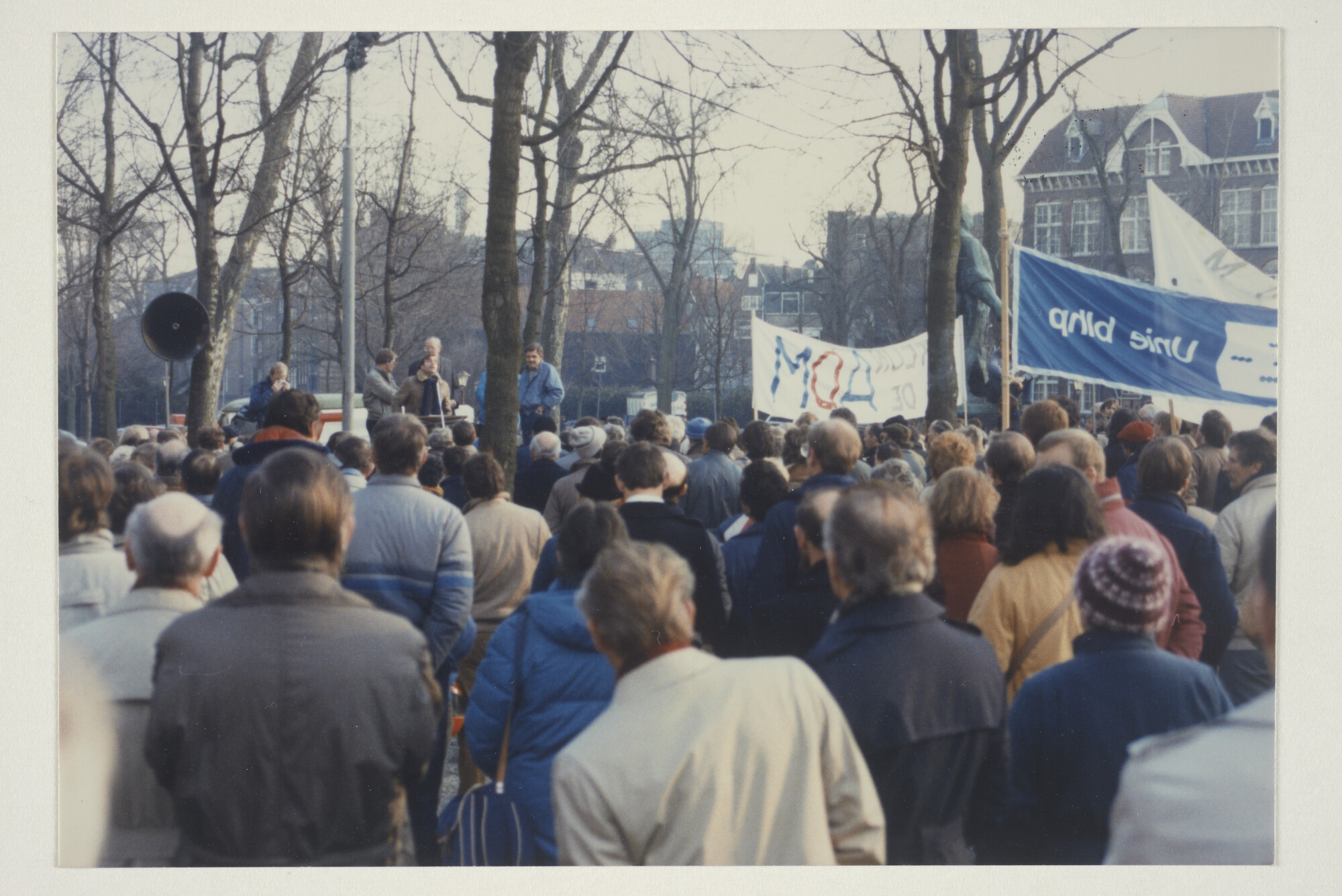 1999.3933; 'Volwaardige werf in Amsterdam': Kleurenfoto's van protesterende ADM-ers bij de Dokwerker en op het Rokin voor het houden van de scheepbouw in Amsterdam [...]; fotoreportage