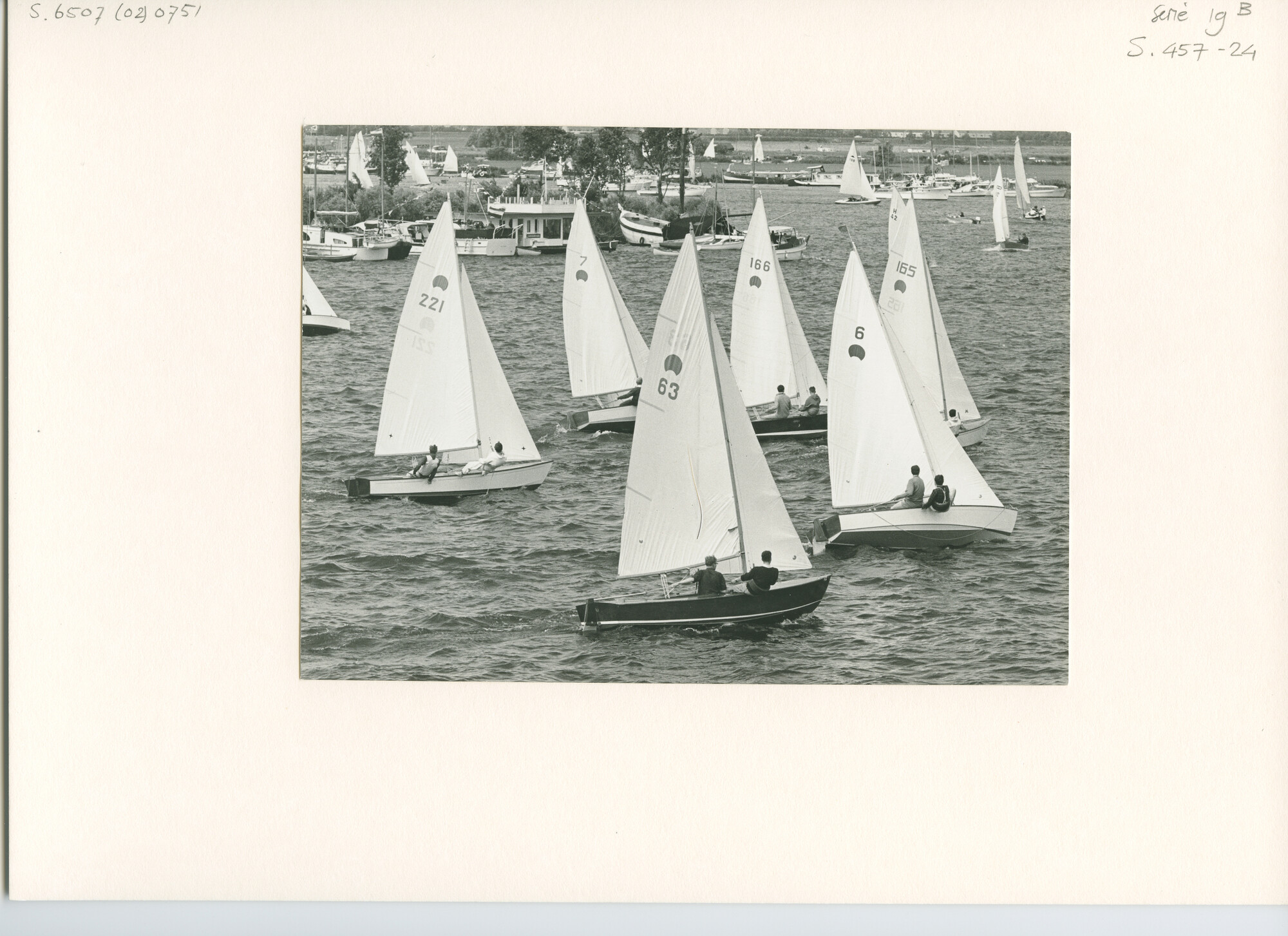 S.6507(02)0751.02; Zwart-wit foto van de Braassemweek en Kaagweek 1965: de Spanker-klasse; foto