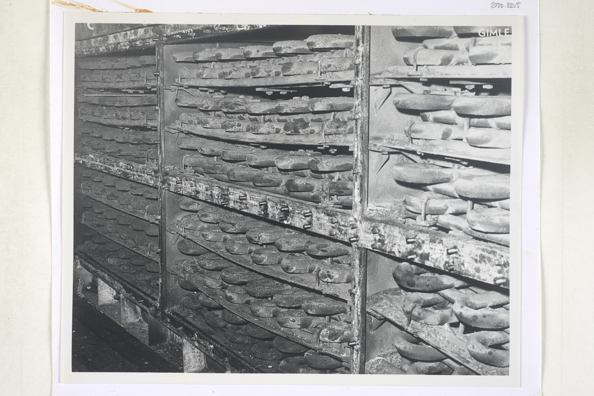 2000.3205; (Schade)fotos van beschadigingen aan de voortstuwingsinstallatie van de [...]; fotoreportage