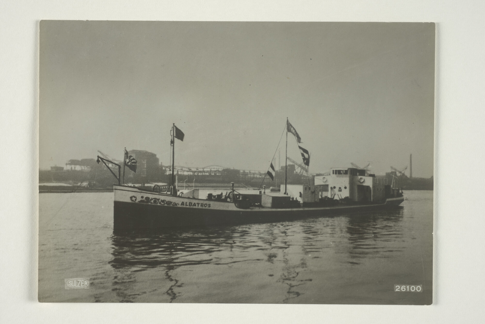 2000.0801; Het binnenvaartschip 'Albatros', omstreeks 1935; foto