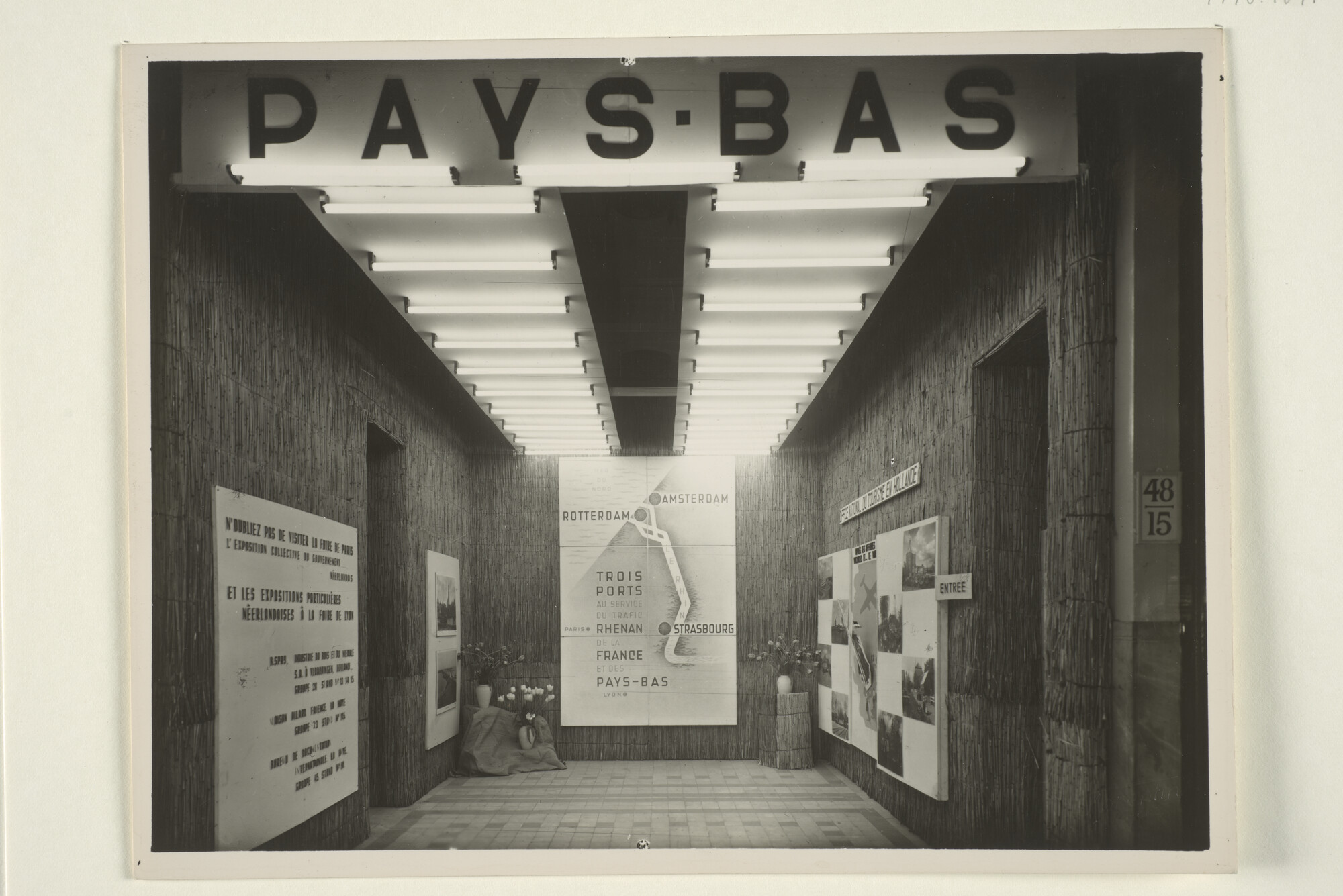 1998.1691; Presentatie van de Nederlandse havens op de tentoonstelling te Lyon in 1946; foto