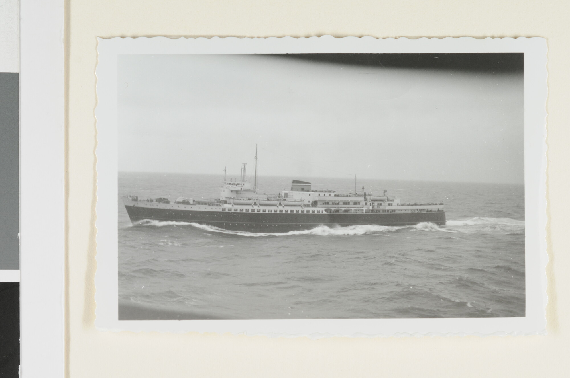 S.8340(28); De veerboot Koningin Emma van de Stoomvaart Maatschappij Zeeland gezien op [...]; foto