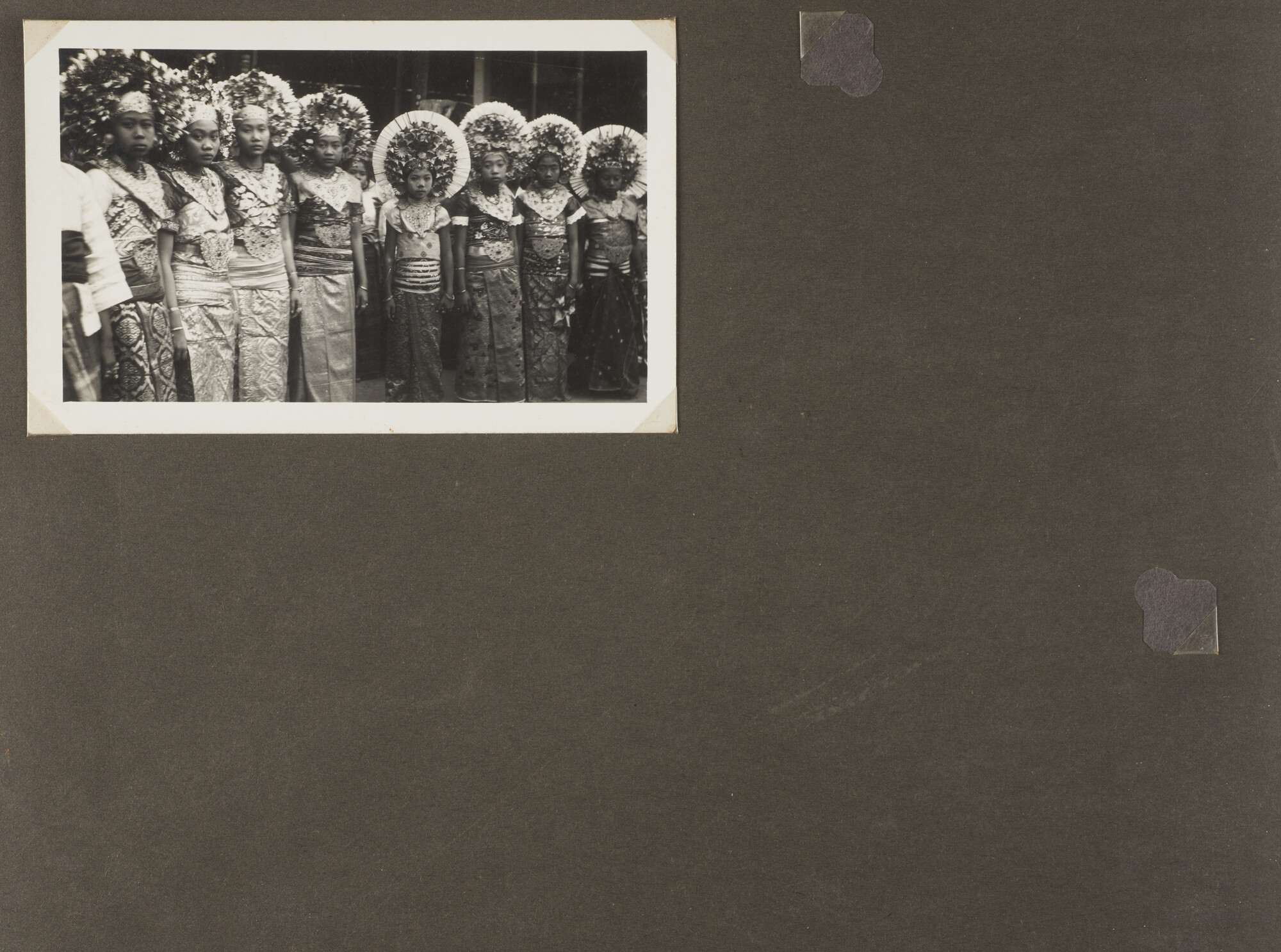 2019.0972; Fotoalbum van luitenant-ter-zee 2e klasse bij de Dienst der Conservatie Bouwen Huisman (1912-2001); fotoalbum