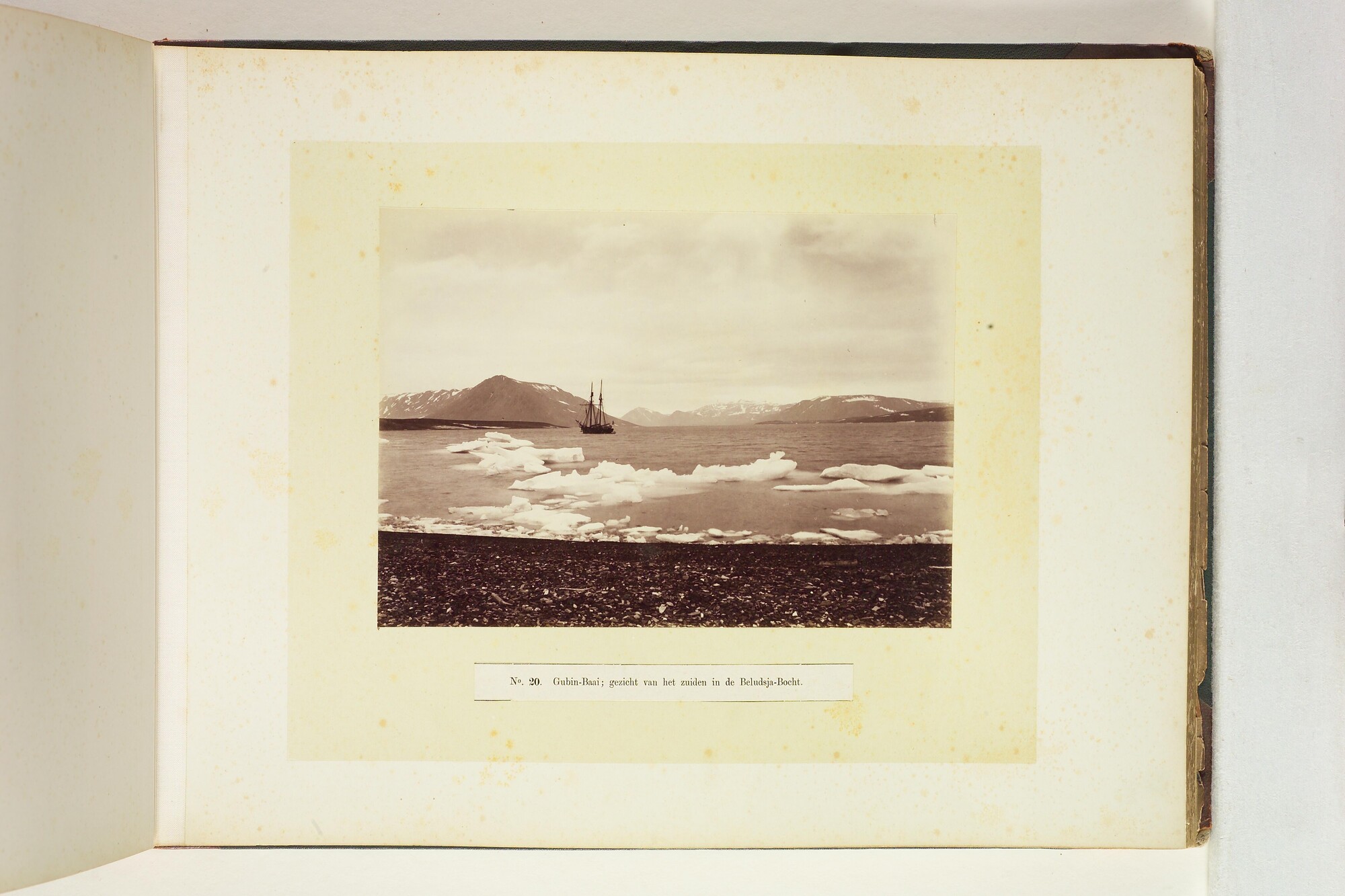 S.2956(09); Album met foto's van de Tweede Noordpoolexpeditie van de Willem Barents; fotoalbum